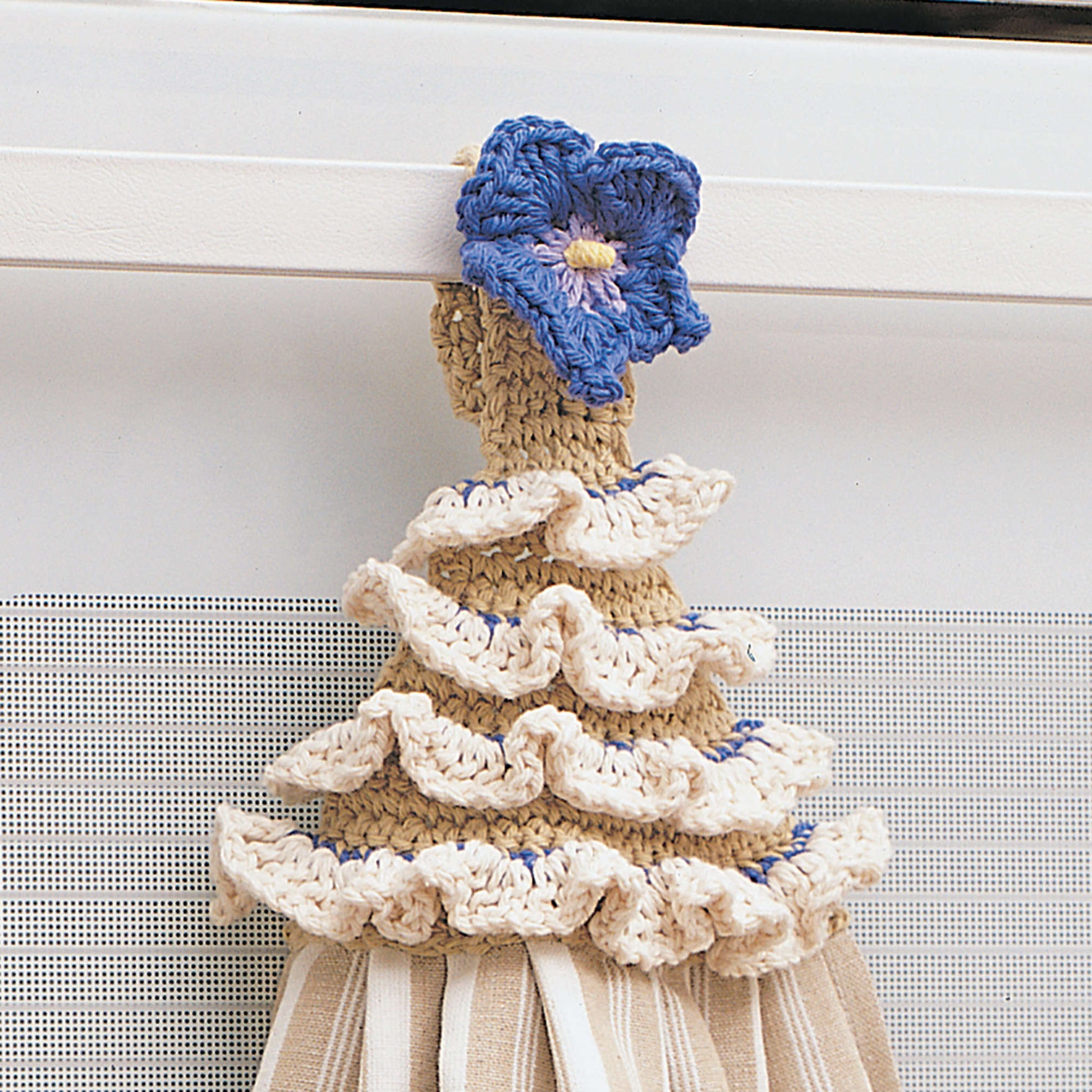 Free Lily Sugar'n Cream Pansy Towel Topper Crochet Pattern