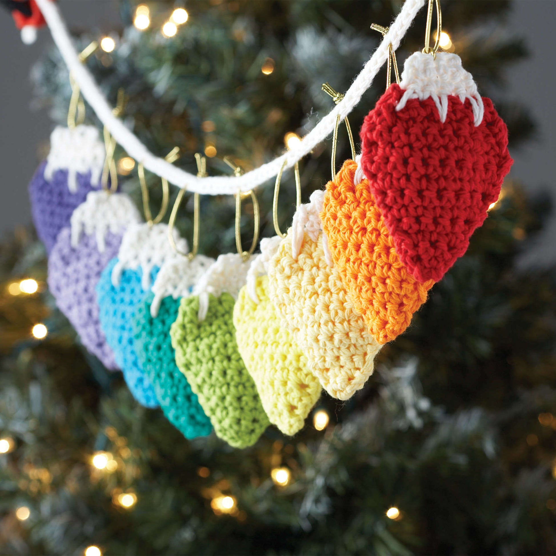 Free Lily Sugar'n Cream Holiday Lights Garland Crochet Pattern