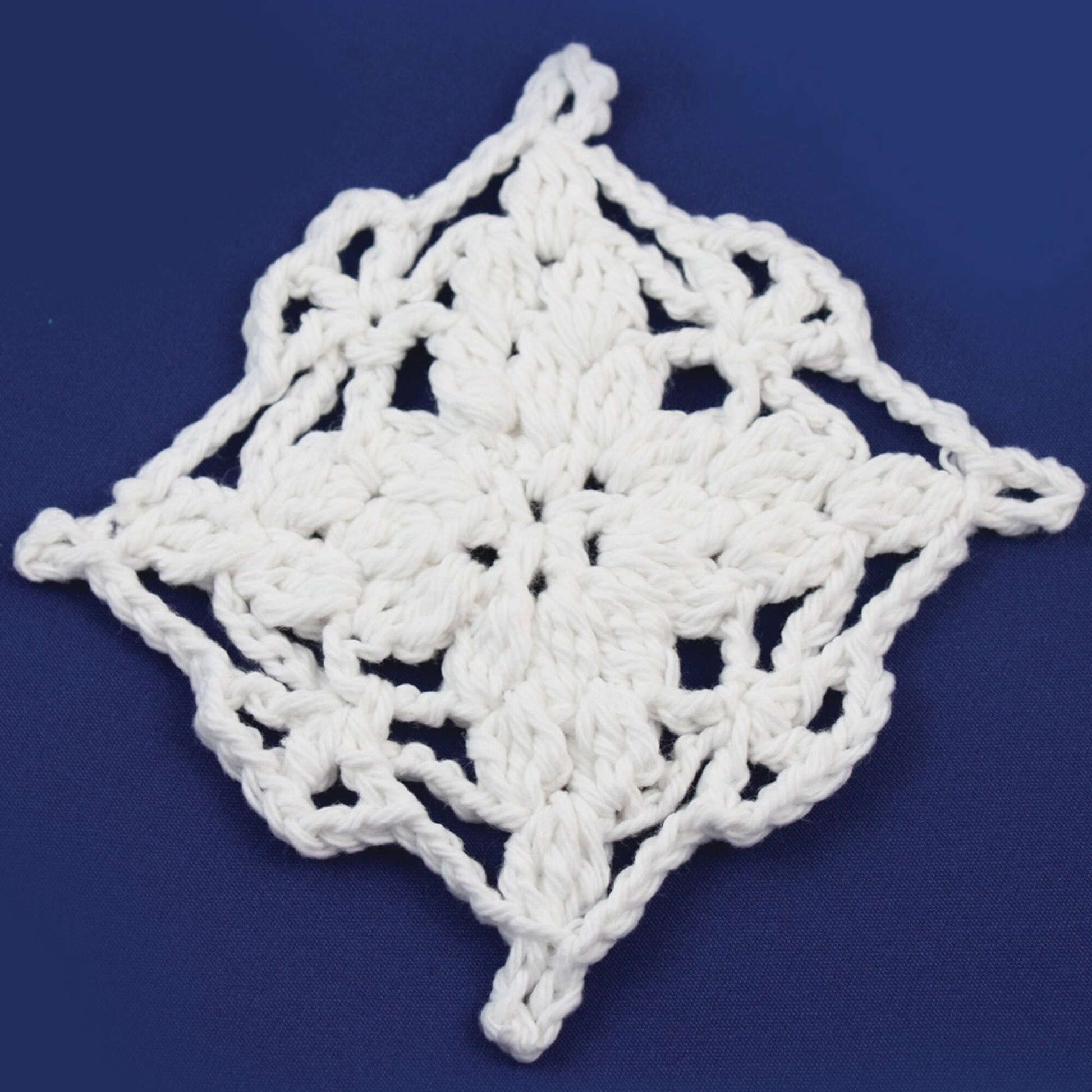 Free Lily Sugar'n Cream Assorted Snowflakes Crochet Pattern
