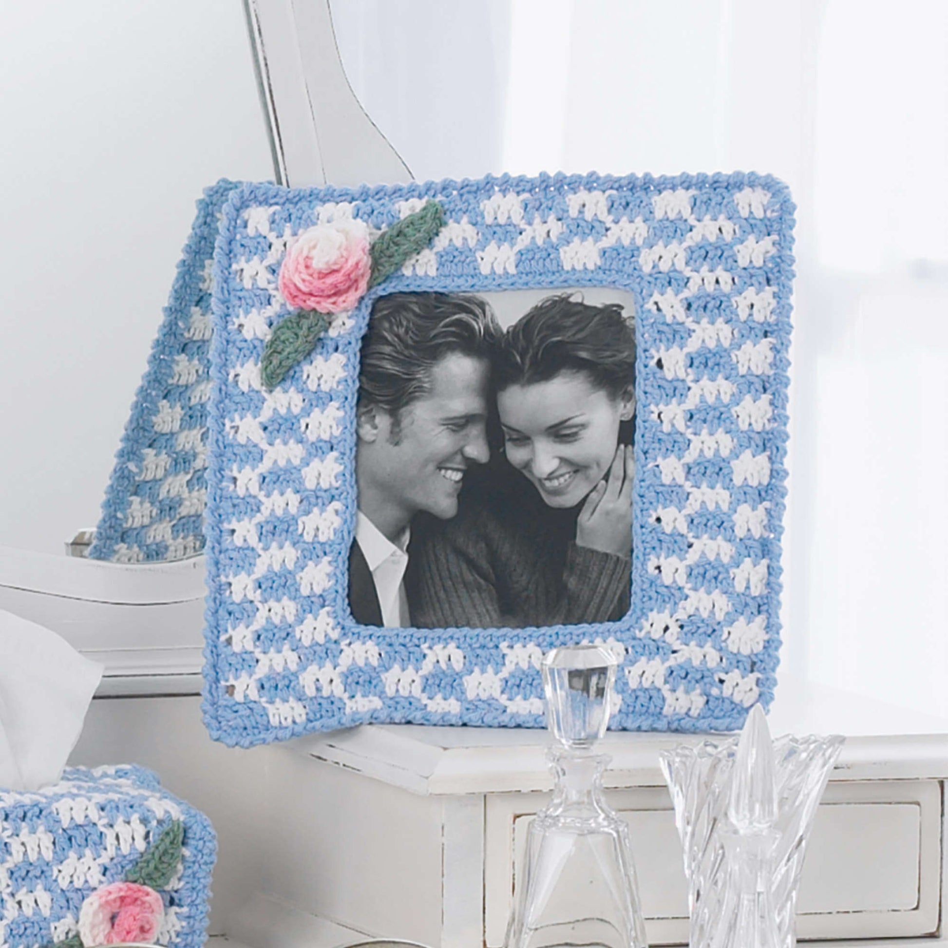Free Lily Sugar'n Cream Picture Frame Crochet Pattern