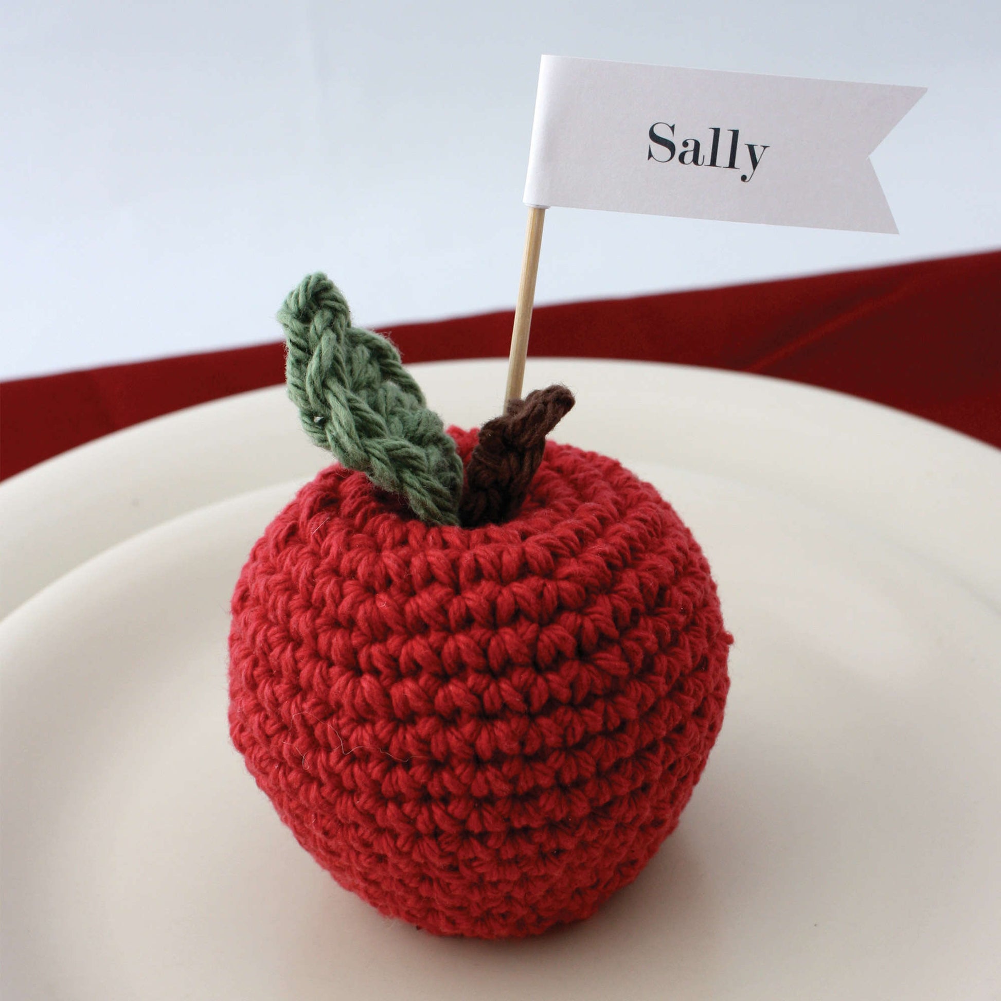 Free Lily Sugar'n Cream Apple Place Card Holder Crochet Pattern