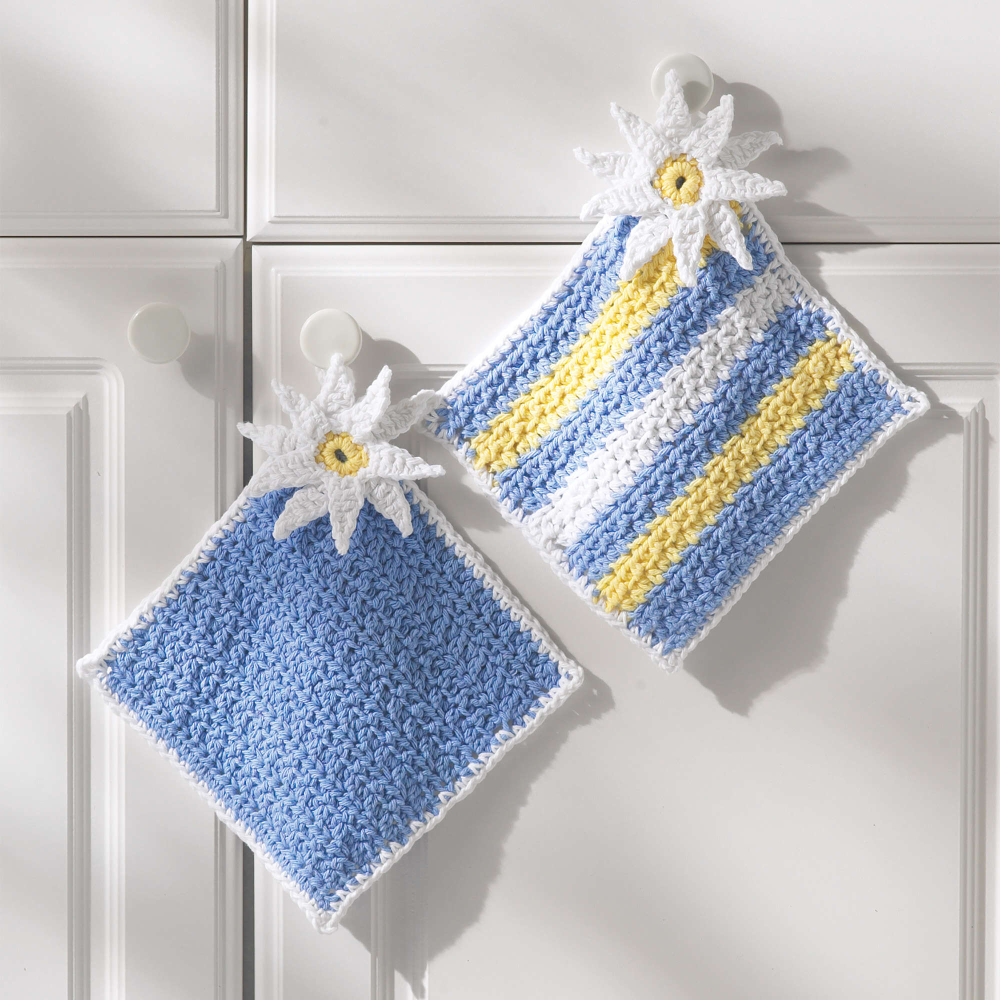 Free Easy Lily Sugar'n Cream Pot Holders Crochet Pattern Yarnspirations