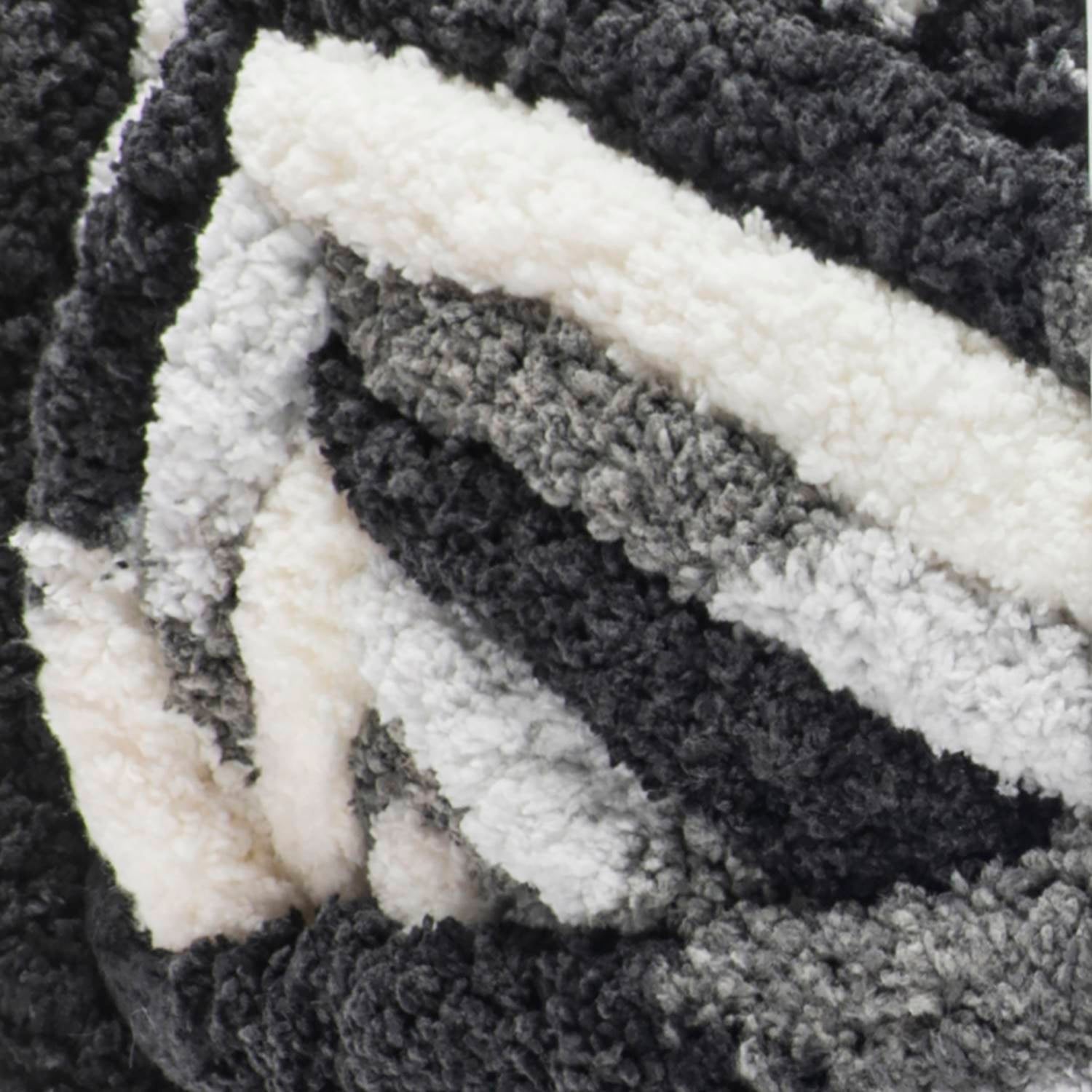 Bernat Blanket Extra Thick Yarn (600g/21.2oz) - Discontinued Shades Newspaper