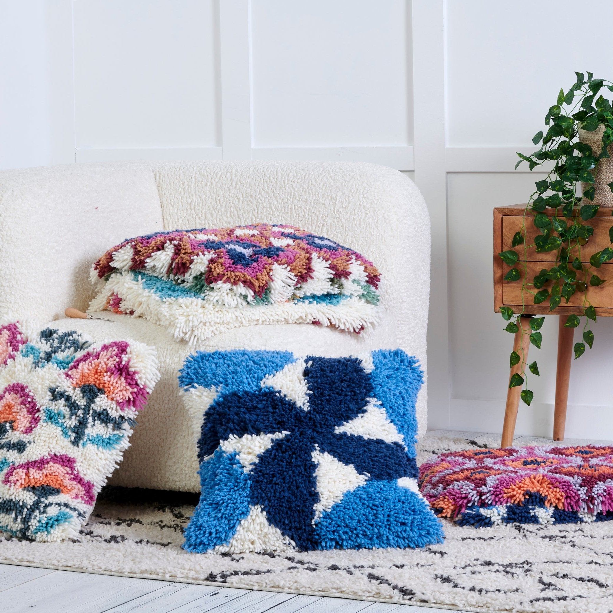 Bernat Latch It - Fleece Pillow Cover Needlecraft Kit | Yarnspirations