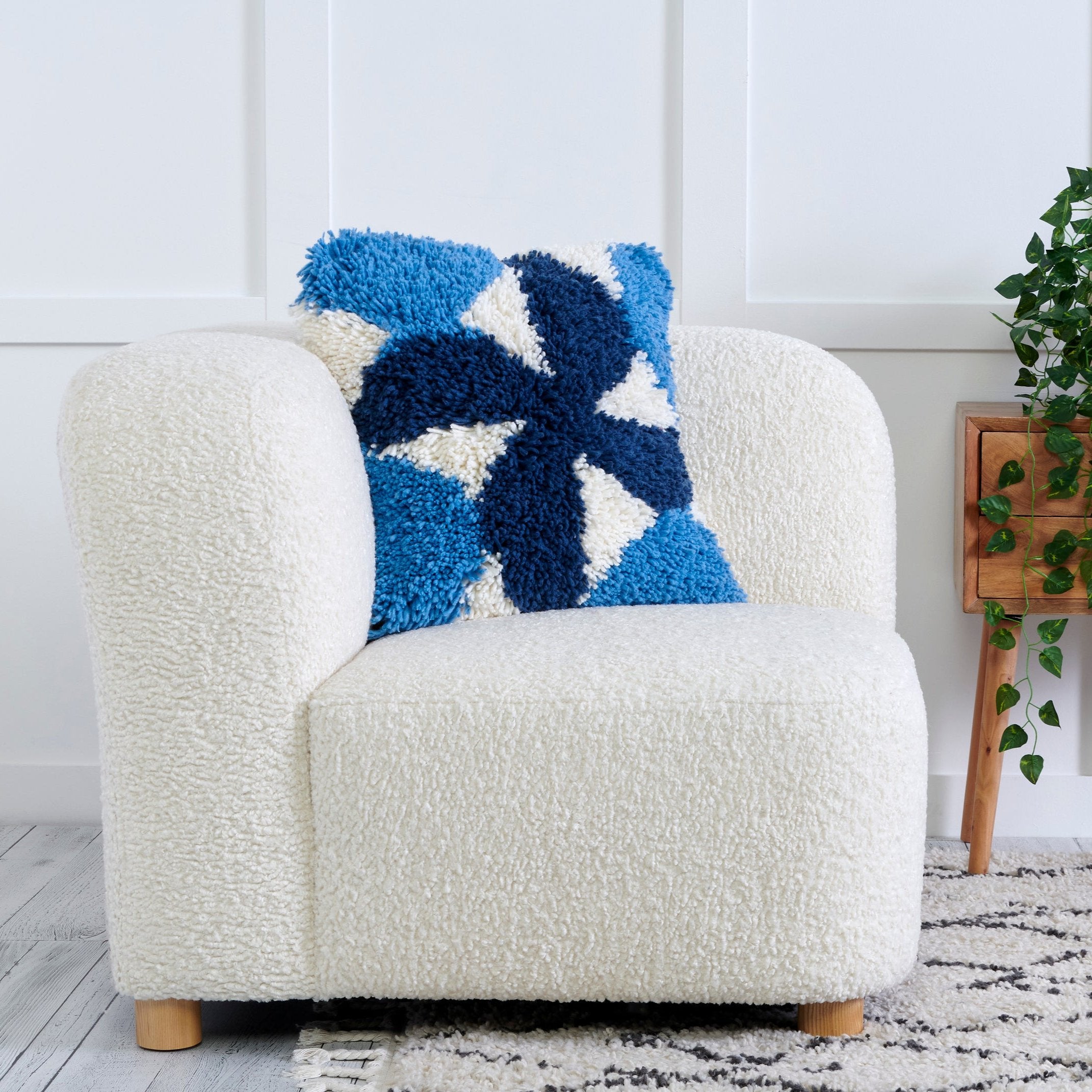 Bernat Latch It - Fleece Pillow Cover Needlecraft Kit | Yarnspirations