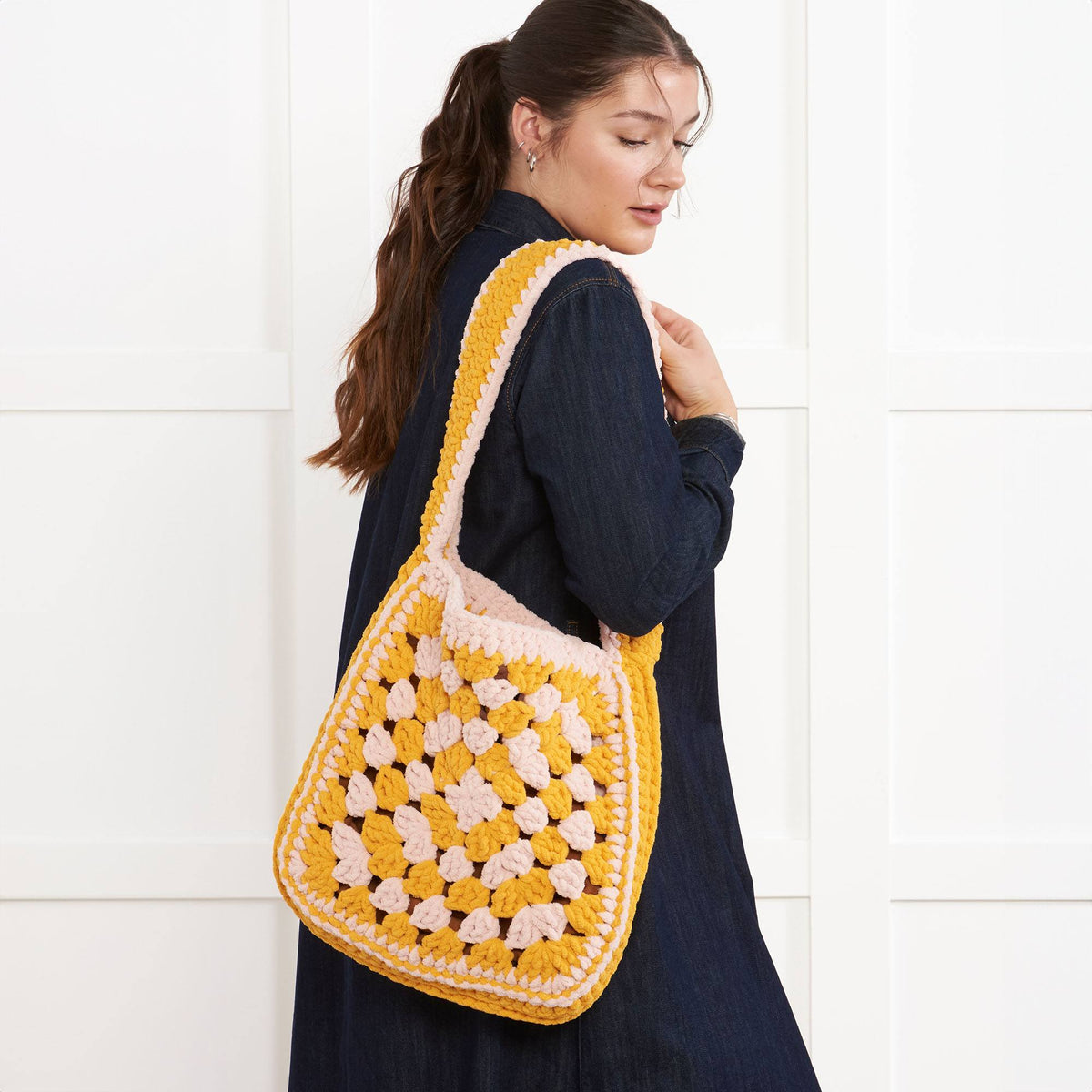 Crochet Tote Bag made in Bernat Blanket Yarn