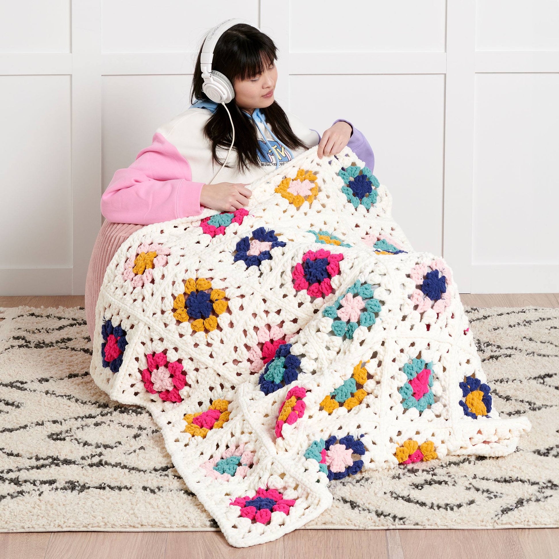 Free Bernat Beginner Granny Square Crochet Blanket Pattern