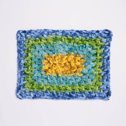 Bernat ‘Round the Middle Crochet Rug