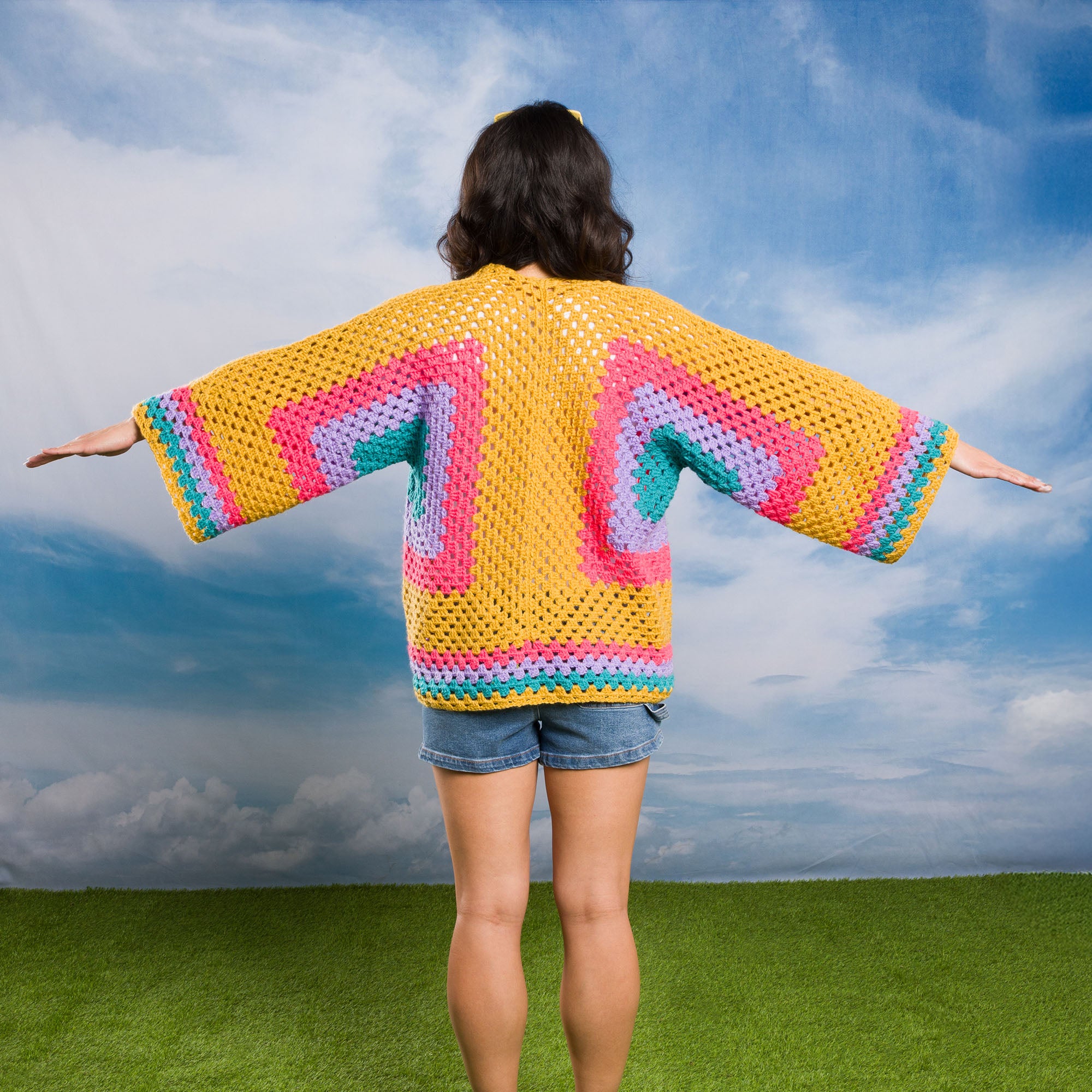 cygn ポンポンカラフルニット Free Easy Bernat Meet in the Middle Crochet Hexagon Cardigan
