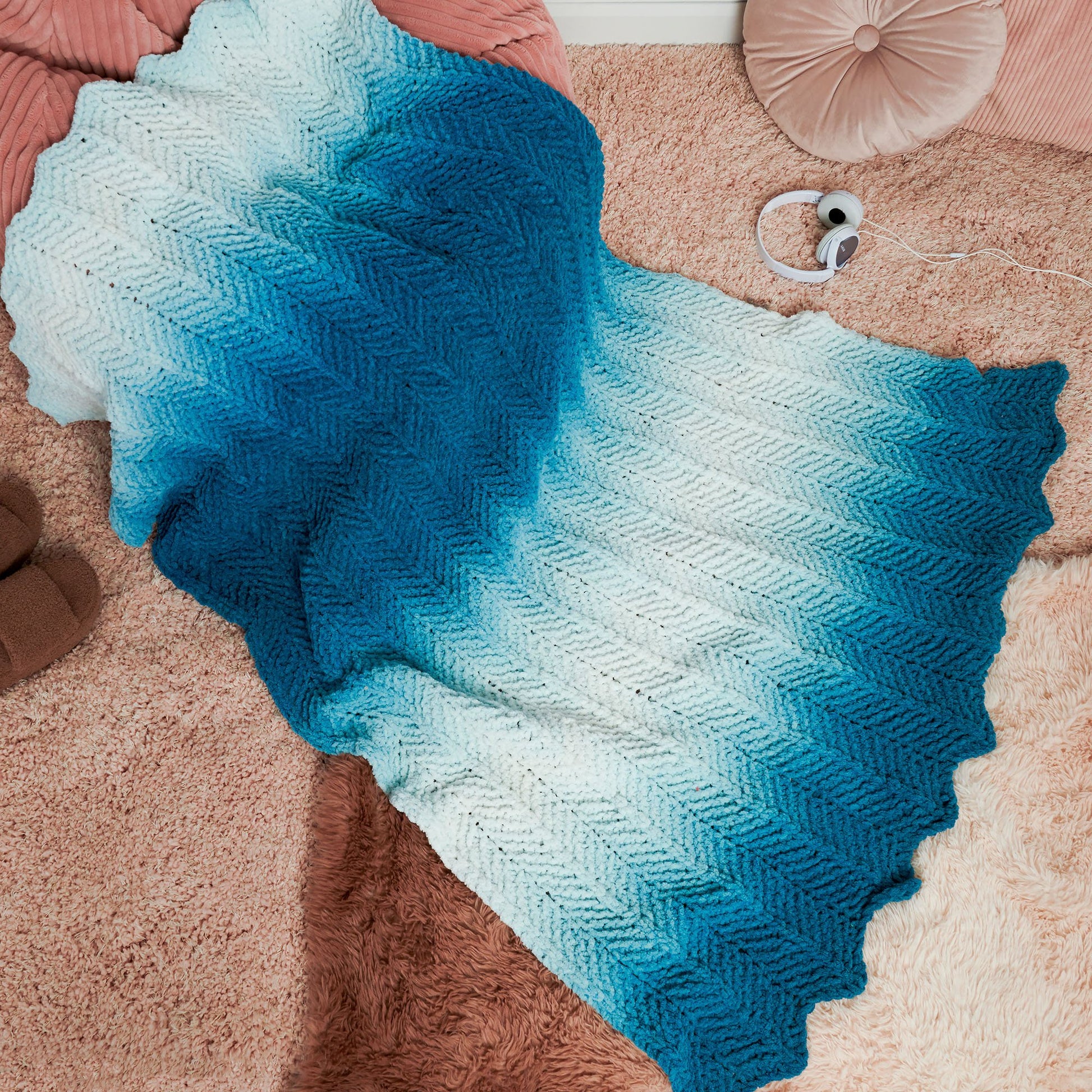 Free Easy Bernat Knit Ripple Blanket Pattern | Yarnspirations