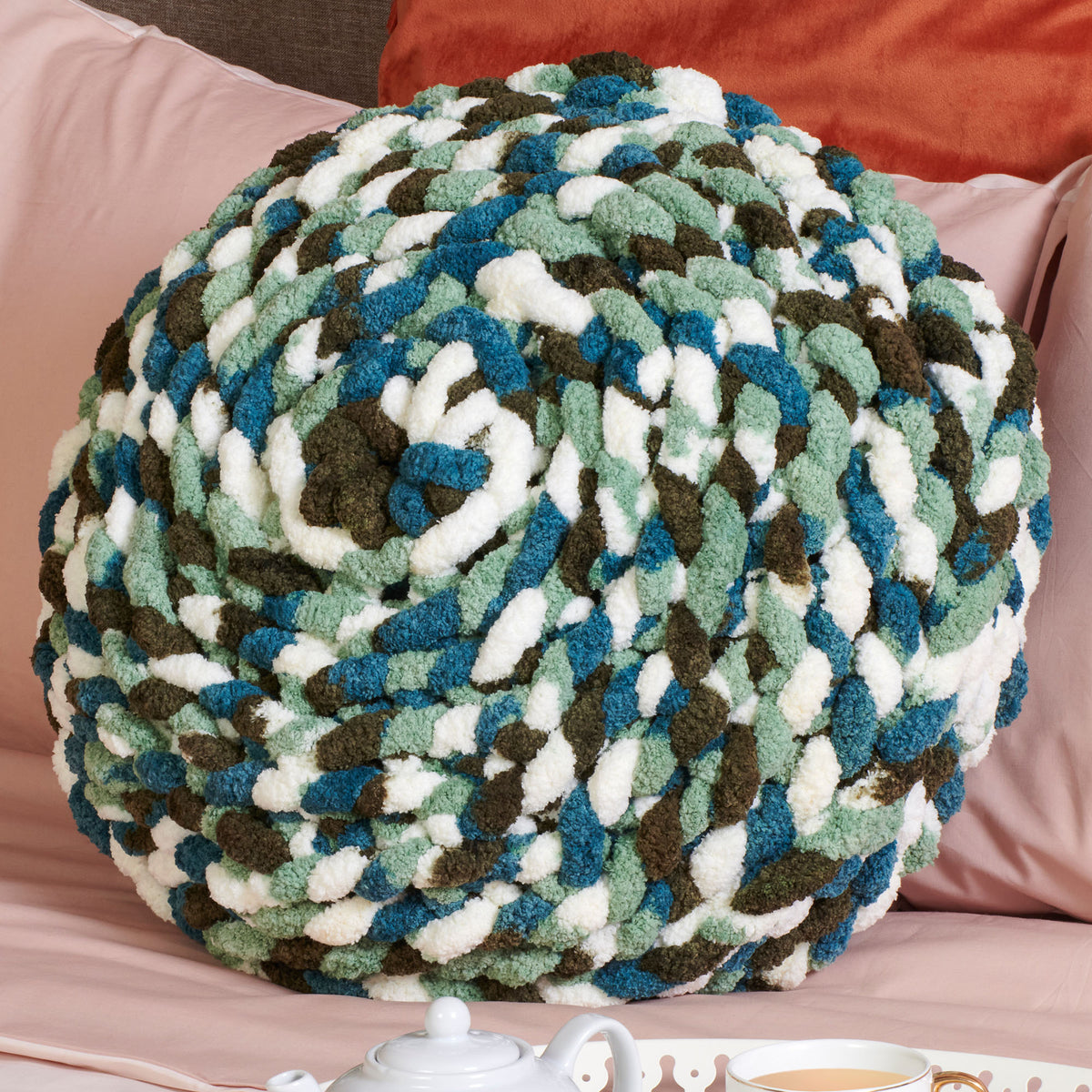 Craft Pillow made in Bernat Blanket Extra Thick Yarn