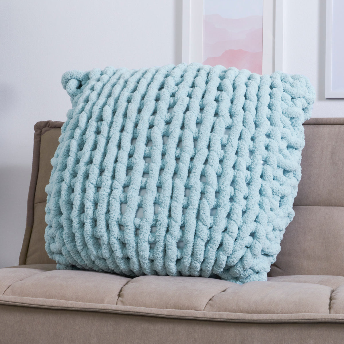 Craft Pillow made in Bernat Blanket Bigger Yarn