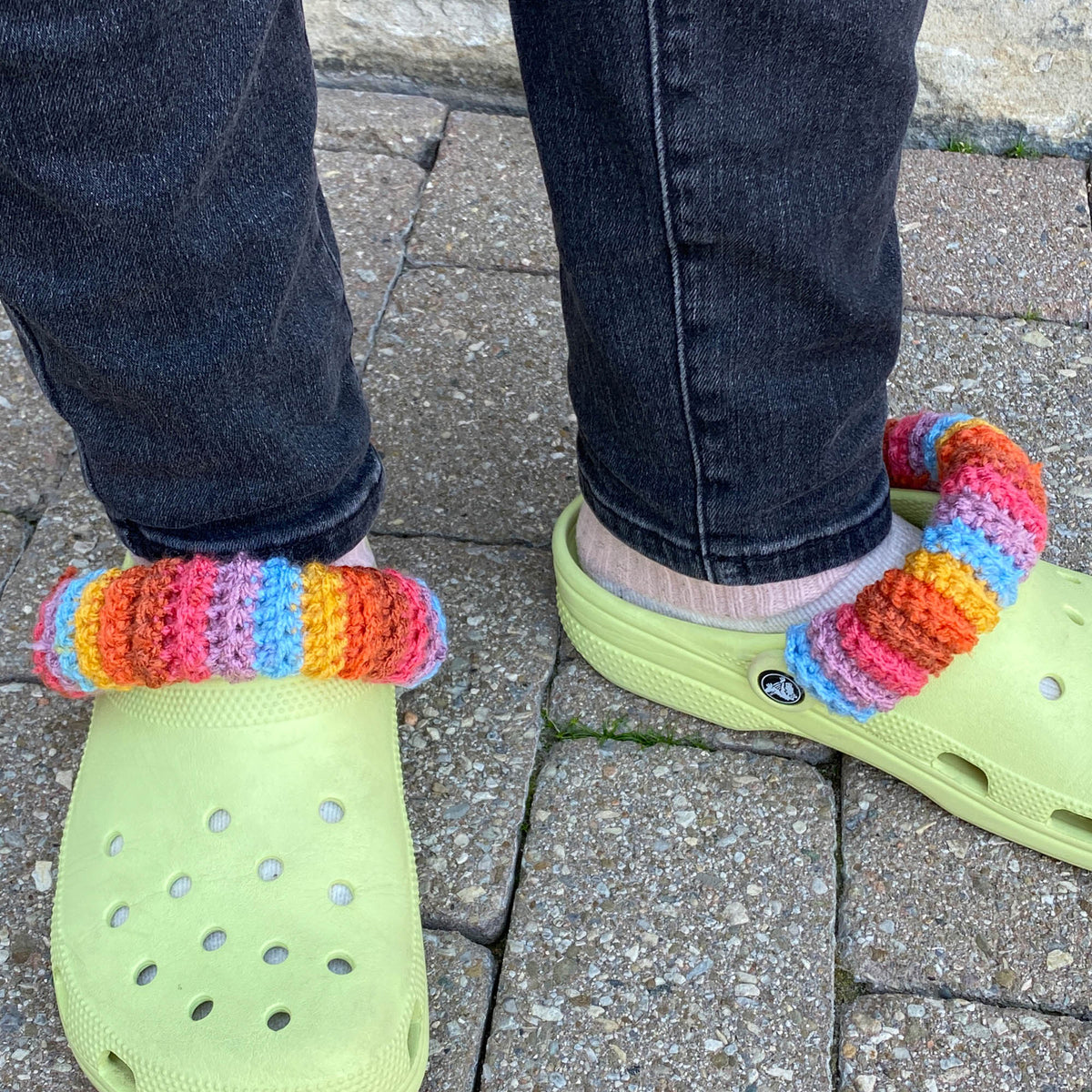 Colorful crochet scrunchies pattern for Croc slides