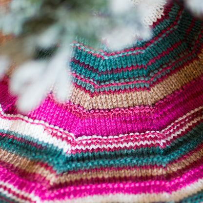Caron Anniversary Holiday Cakes Knit Holiday Cheer Tree Skirt Caron Anniversary Holiday Cakes Knit Holiday Cheer Tree Skirt