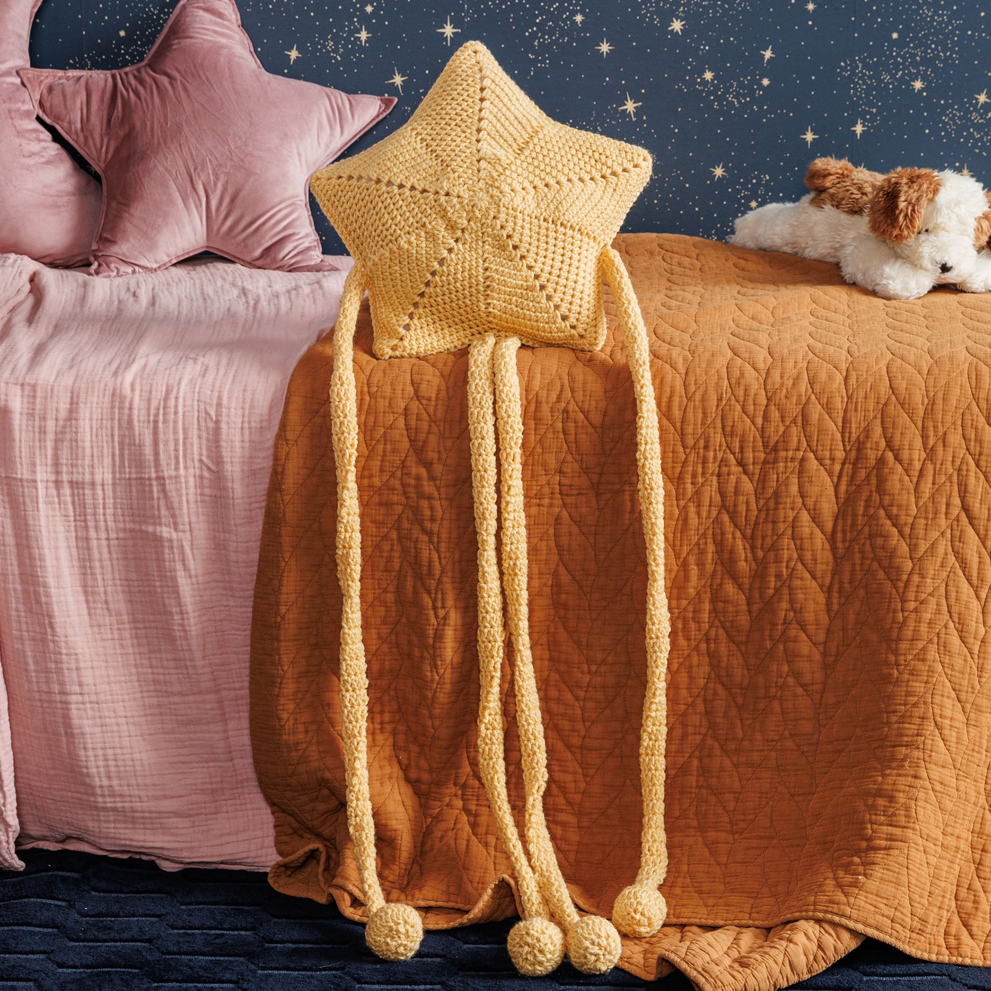 Free Easy Red Heart Starry Curtain Holder to Crochet Pattern
