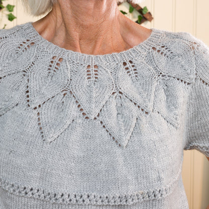 Red Heart Round Dance of Leaves Knit Top Red Heart Round Dance of Leaves Knit Top