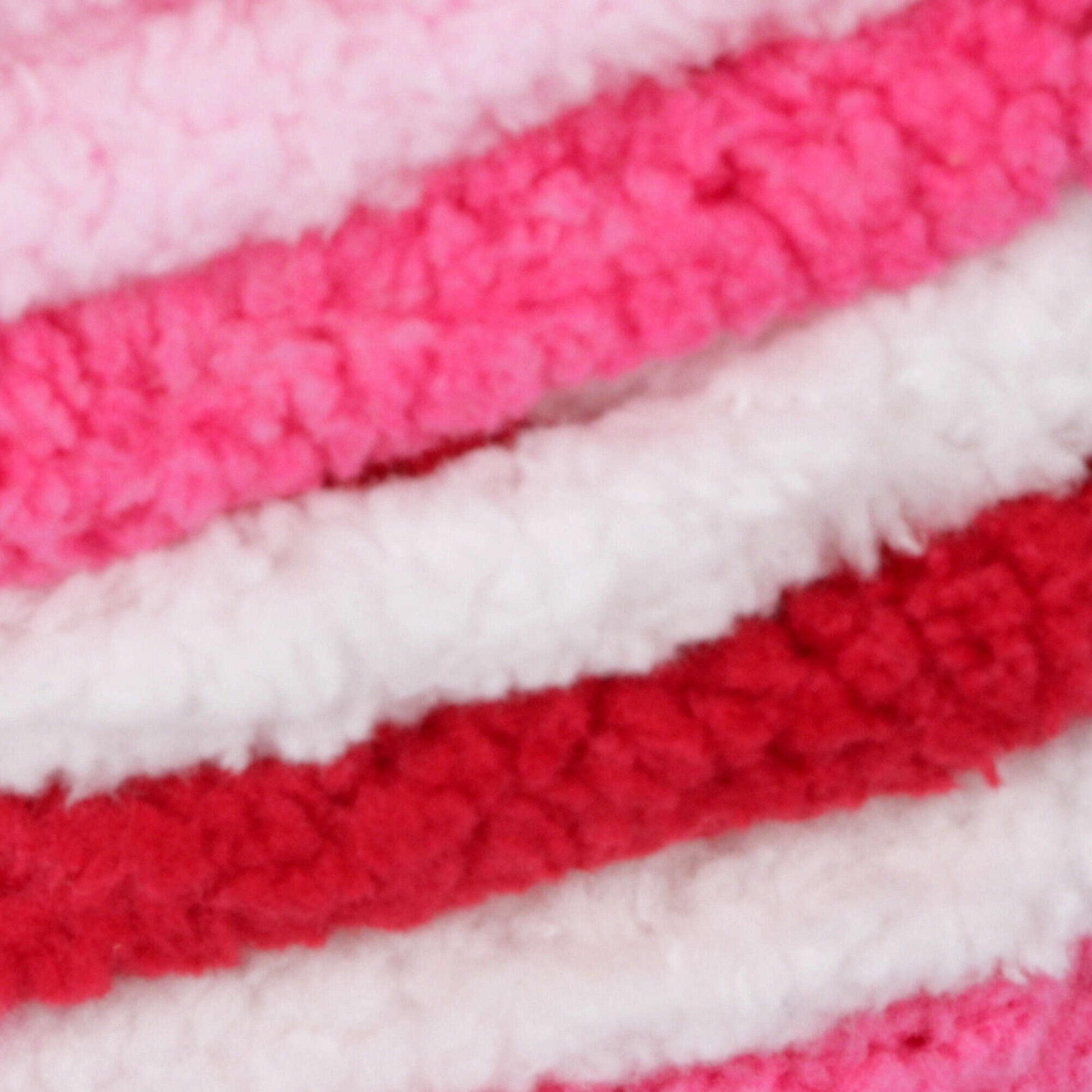 Mejores ofertas e historial de precios de Bernat® Blanket Brights™ #6 Super  Bulky Polyester Yarn, Pixie Pink 10.5oz/300g, 220 Yards en