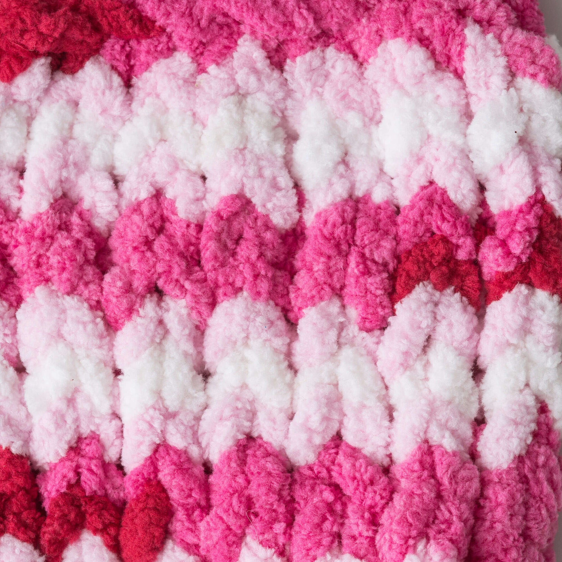 Bernat Blanket Brights Yarn (300g/10.5oz) Raspberry Ribbon Varg