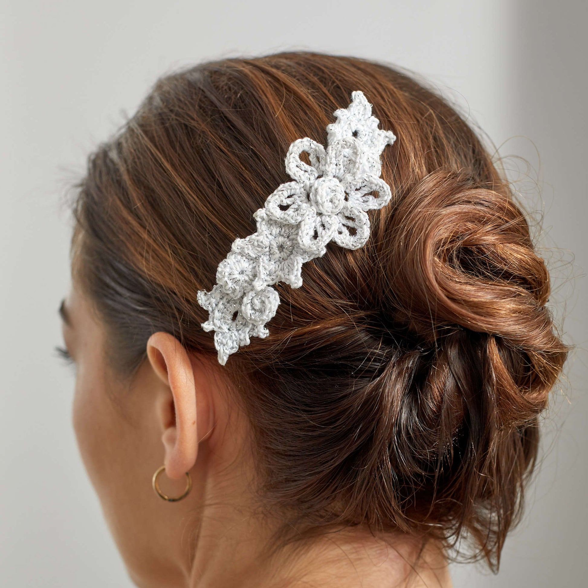 Free Aunt Lydia's Floral Hair Comb Crochet Pattern
