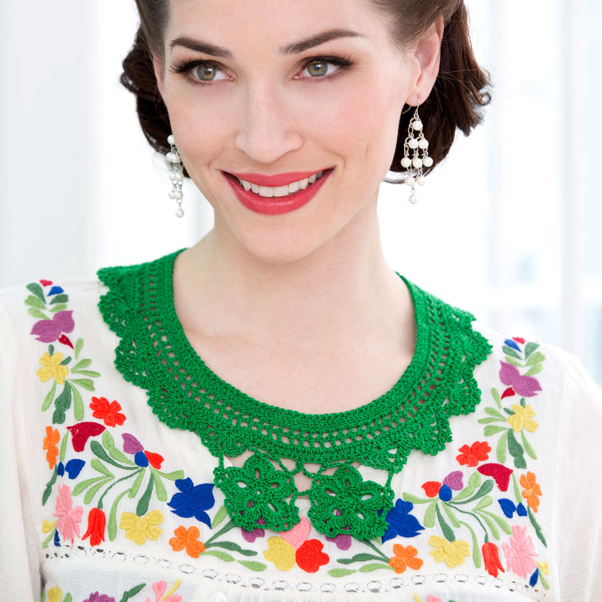 Free Aunt Lydia's Moderne Floral Collar Crochet Pattern