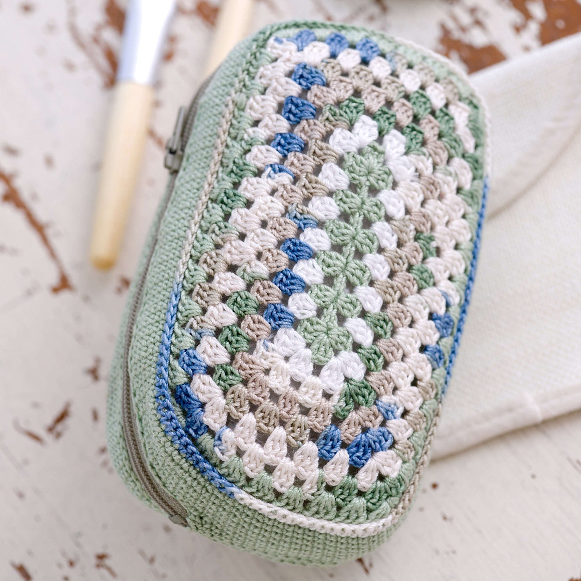 Aunt Lydia's Make Up Bag Crochet Accessory made in Aunt Lydia's Classic Crochet Thread yarn