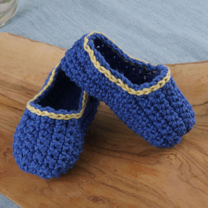 Aunt Lydia's Flat Booties With Stitch Trim Crochet Crochet Bootie made in Aunt Lydia's Baby Shower yarn