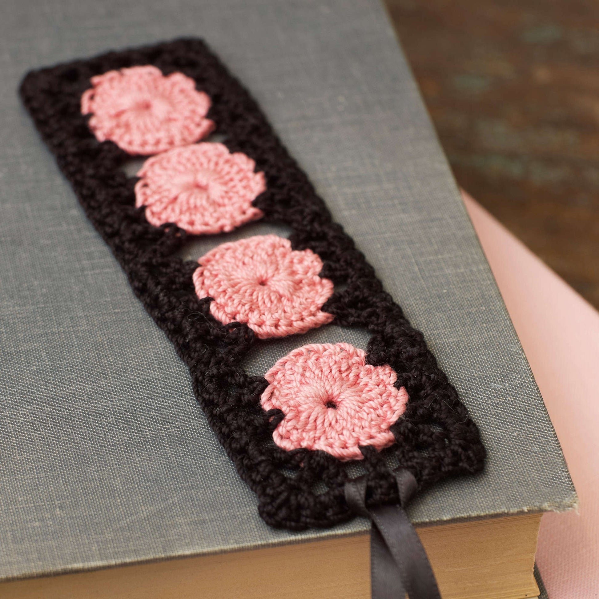 Free Aunt Lydia's Crochet Rose Keepsake Bookmark Pattern