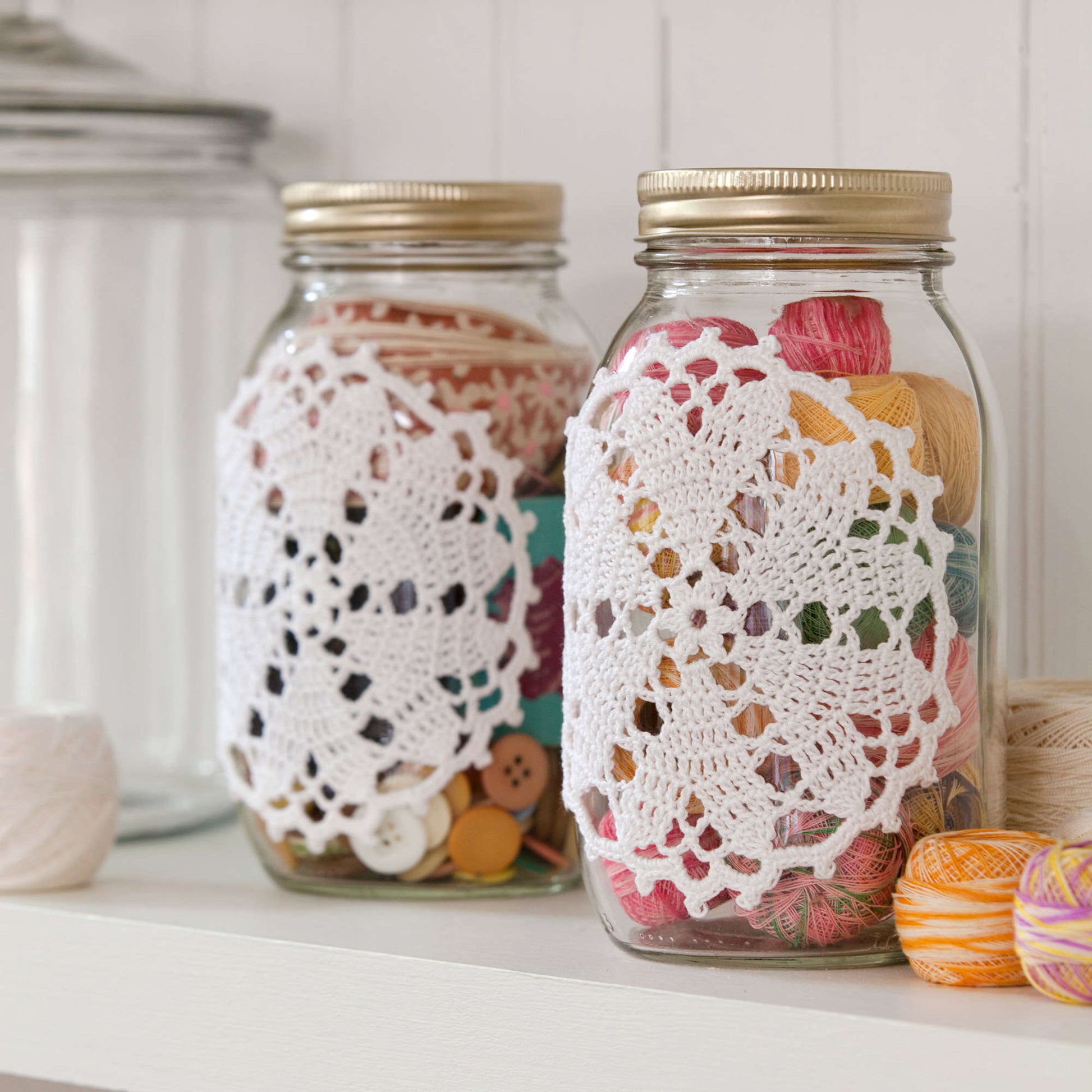 Free Aunt Lydia's Crochet Hearts Desire Doily-ed Jars Pattern