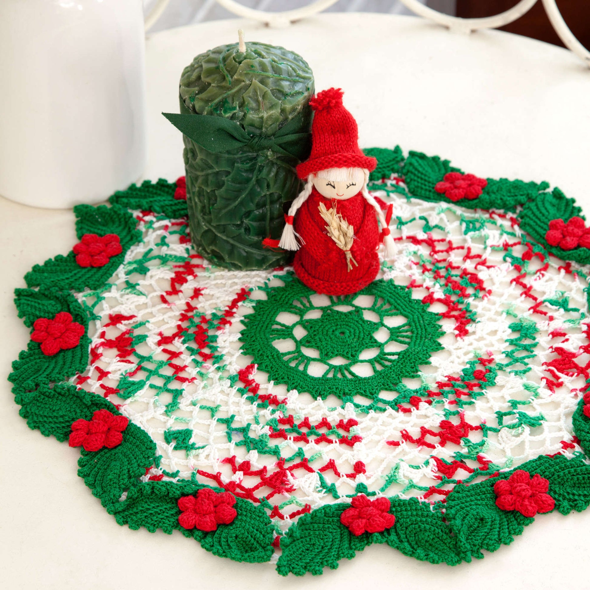 Free Aunt Lydia's Crochet Holly & Lace Doily Pattern