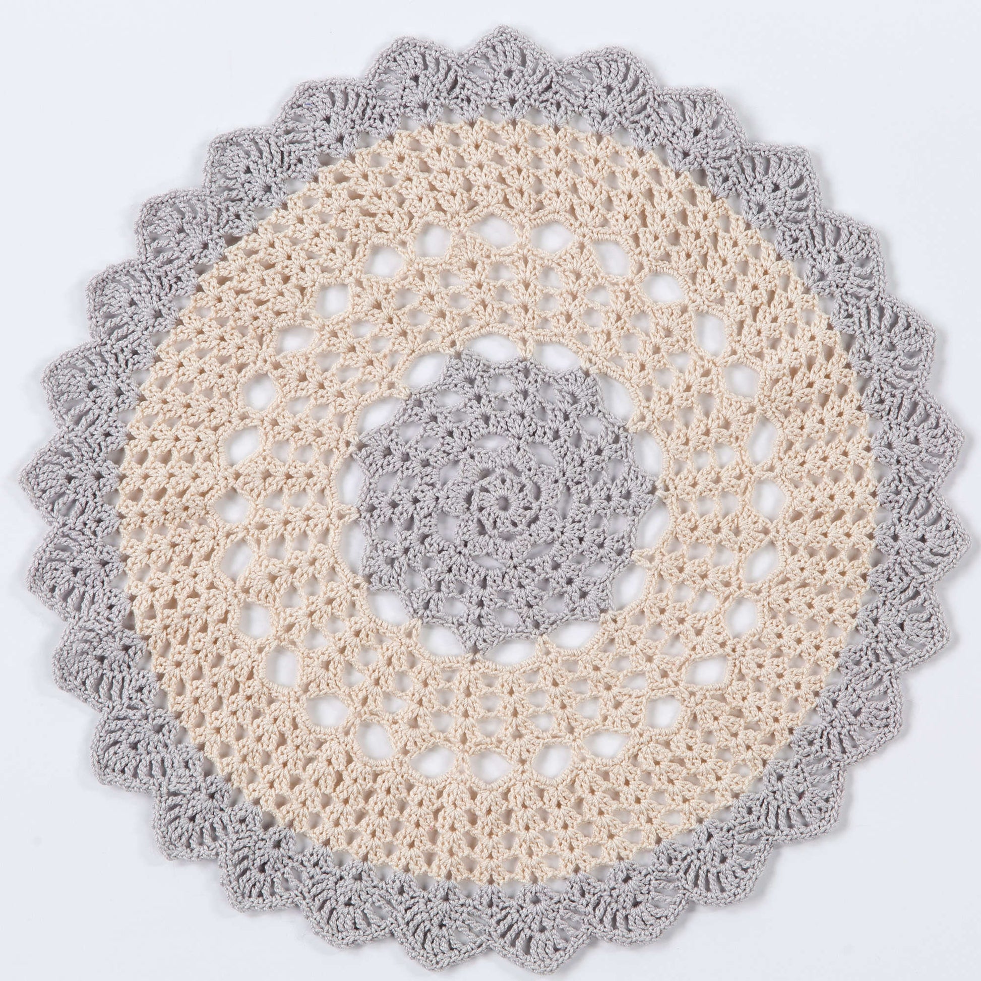 Free Aunt Lydia's Scalloped Round Doily Crochet Pattern