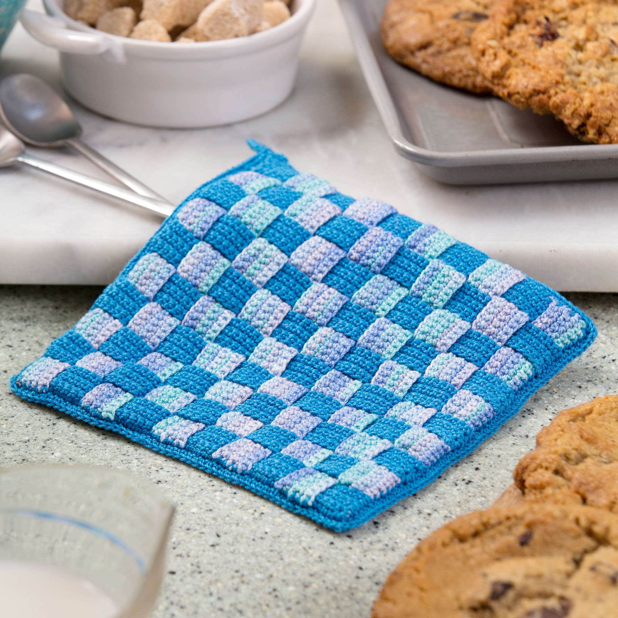 Free Aunt Lydia's Checkered Hot Pad Crochet Pattern | Yarnspirations