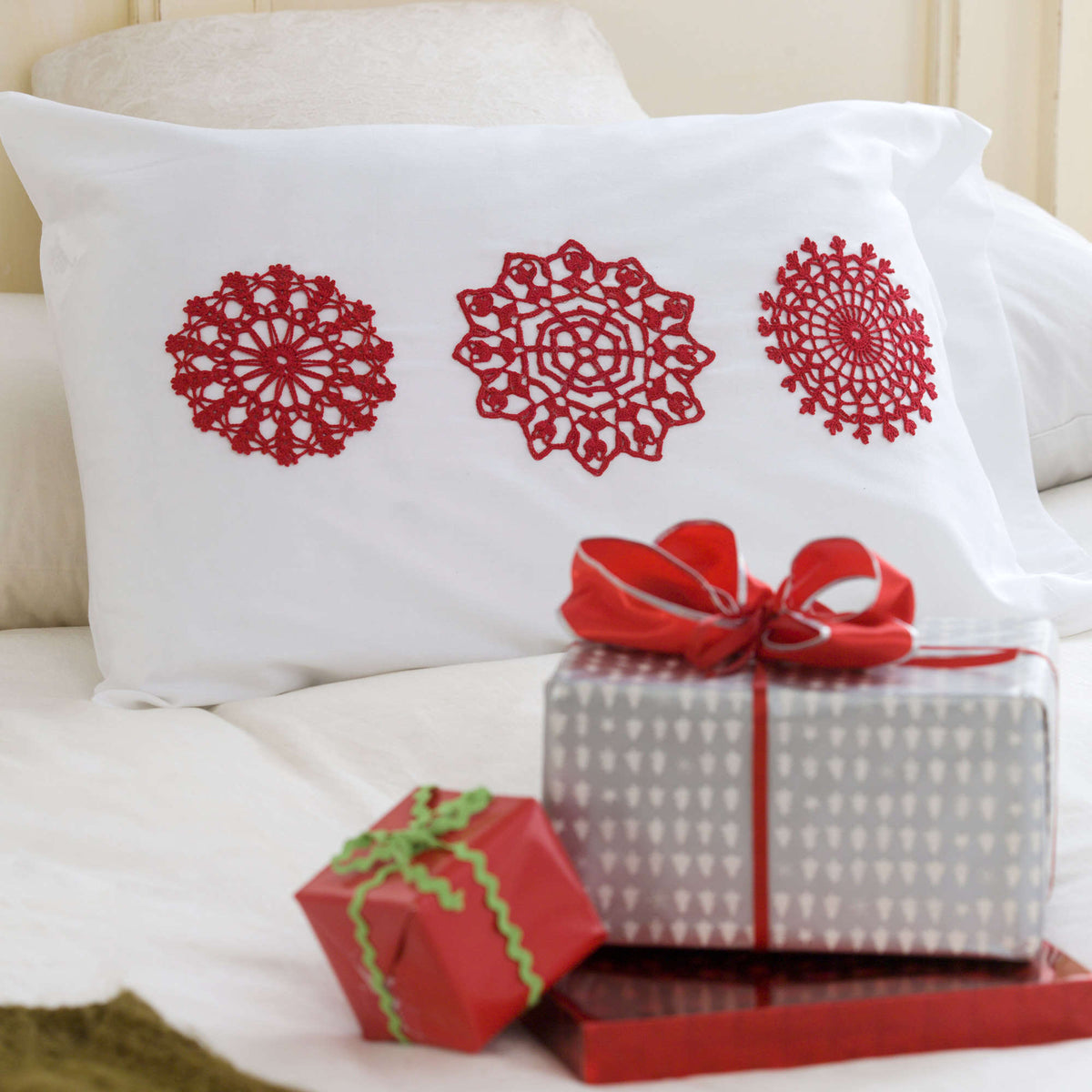 Crochet Appliqué made in Aunt Lydia's Classic Crochet Thread yarn