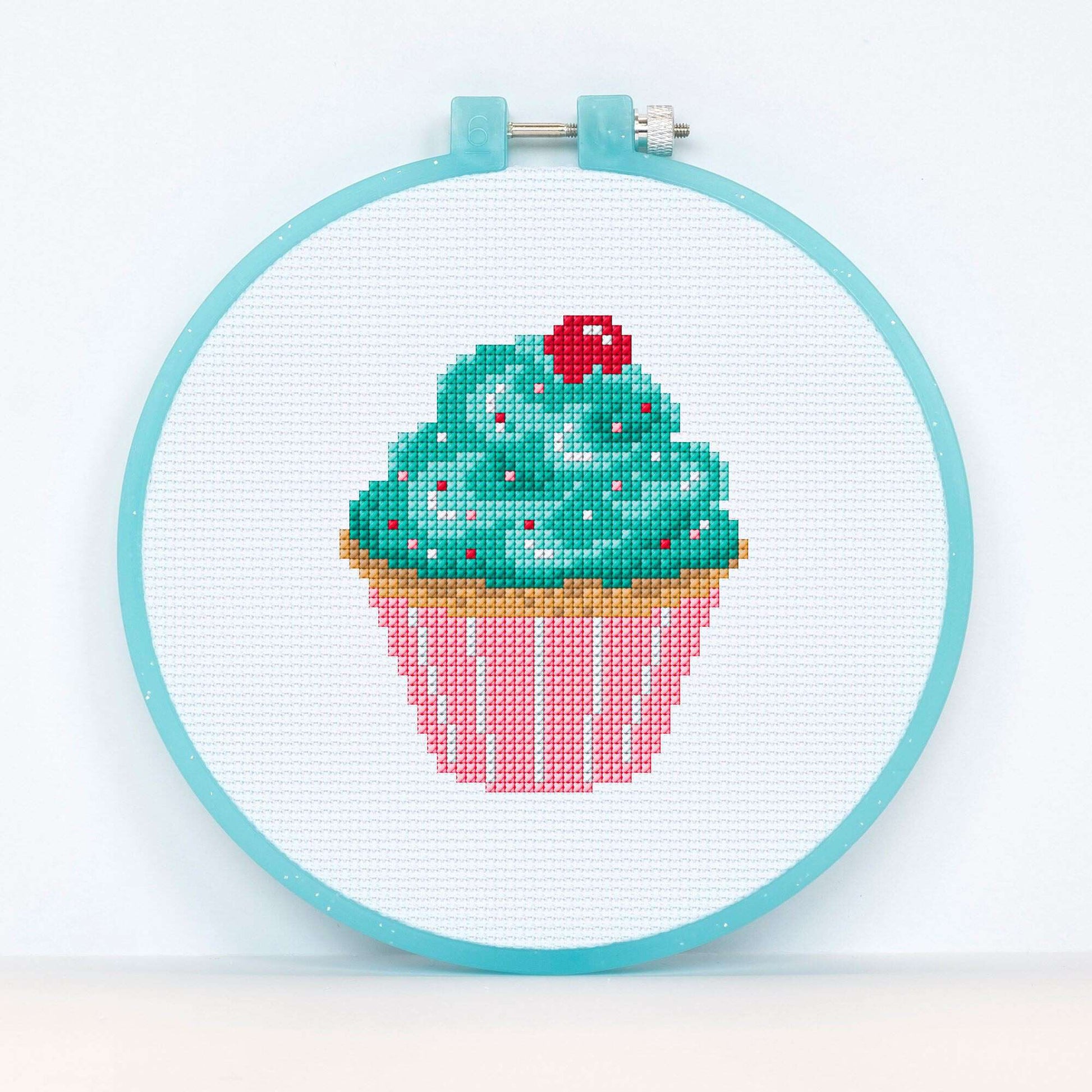 Free Anchor Cupcake Cross Stitch Design Embroidery Pattern