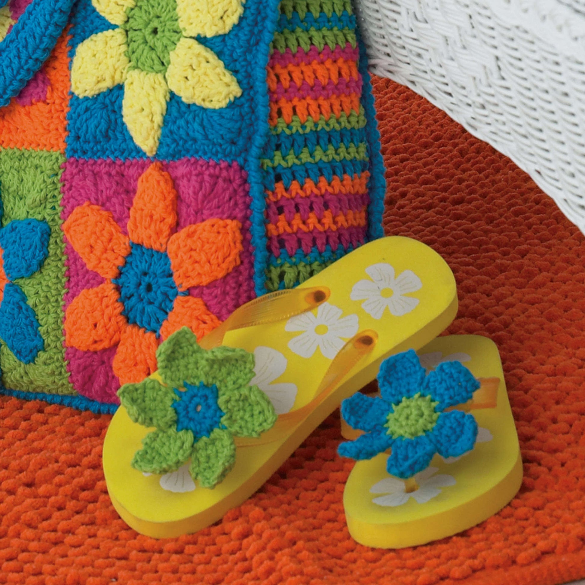 Free Bernat Crochet Flip Flop Flowers Pattern