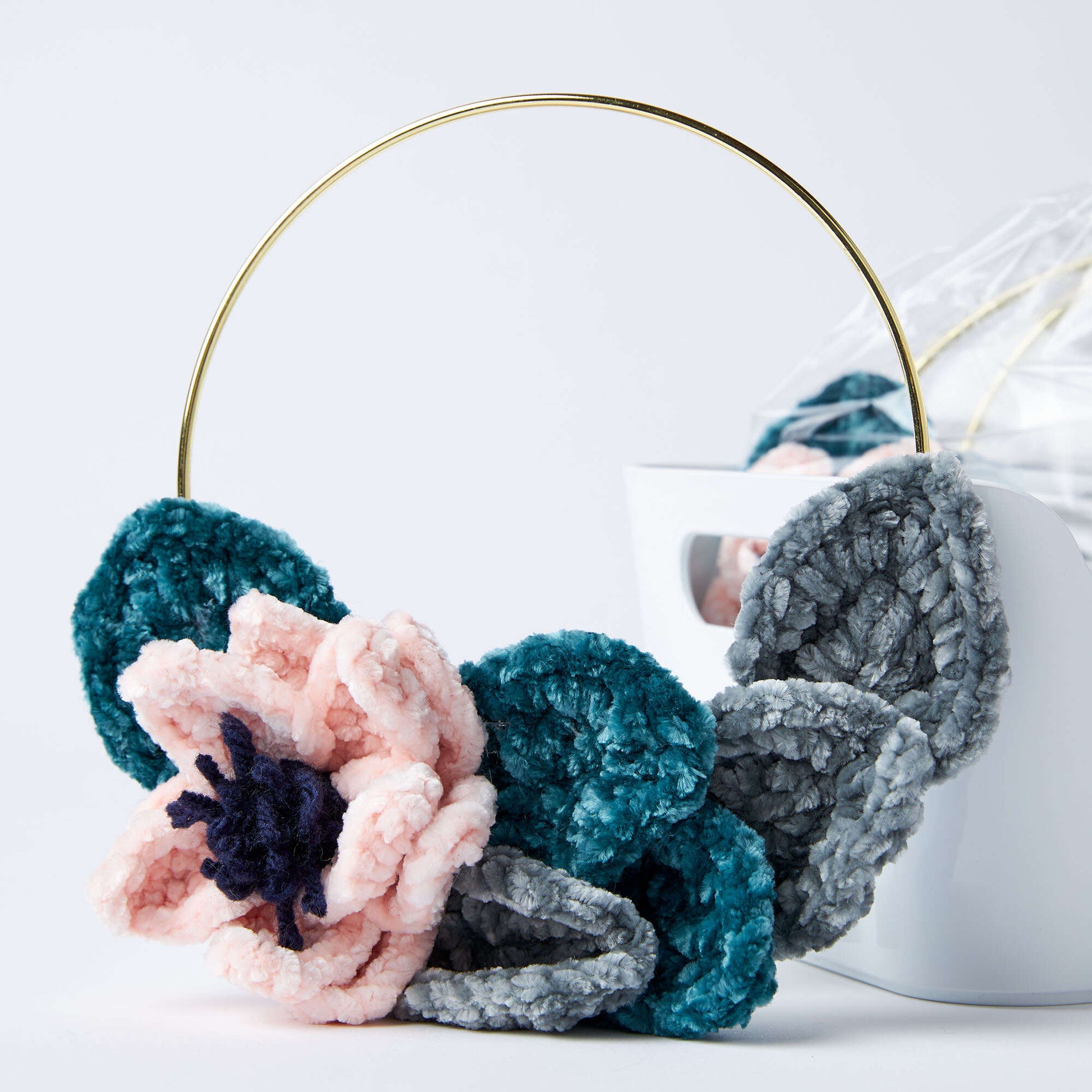 Free Bernat Floral Wreath Crochet Party Favor Pattern