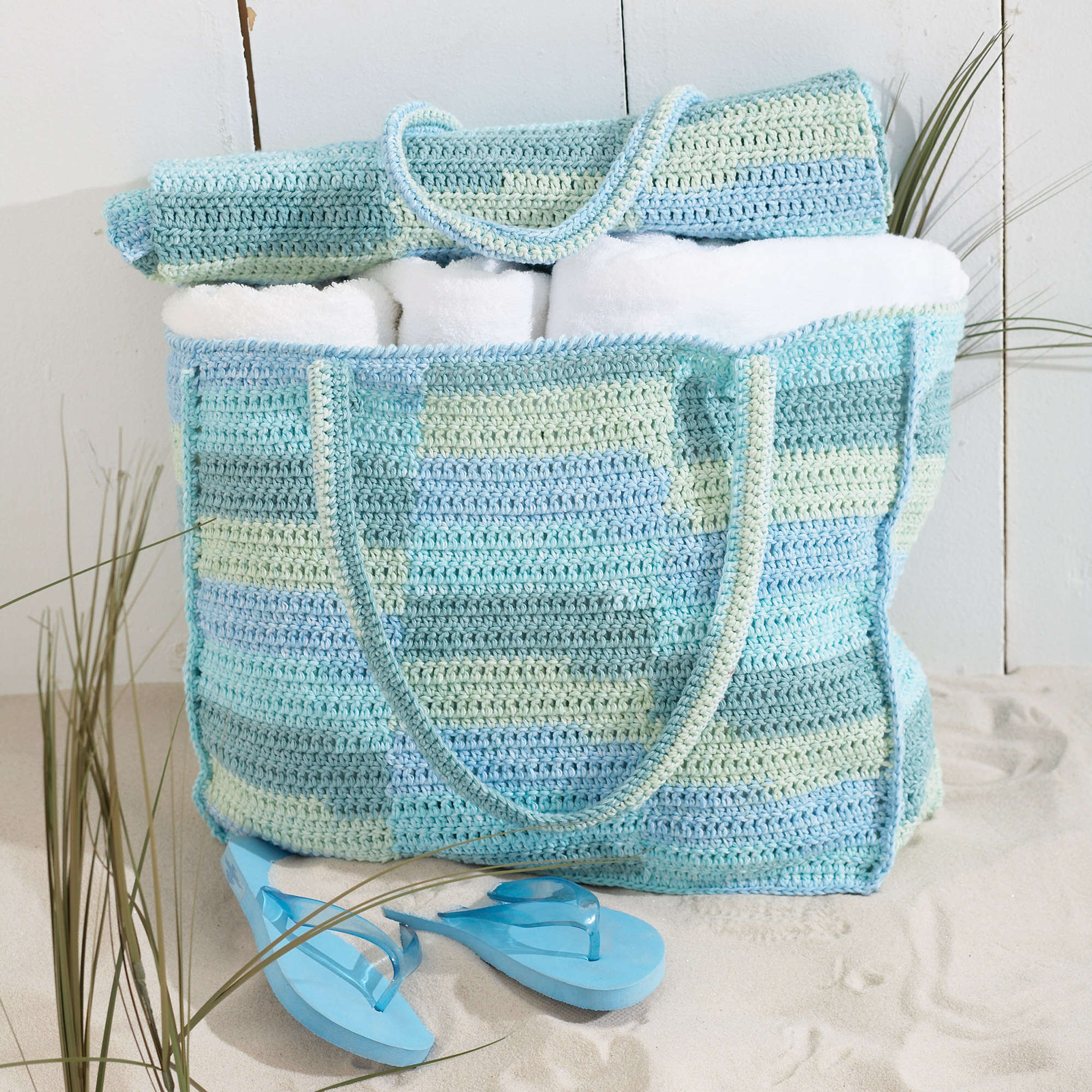 8+ Crochet Beach Bag Free Easy Bernat Beach Bag with Mat Crochet Pattern | Yarnspirations