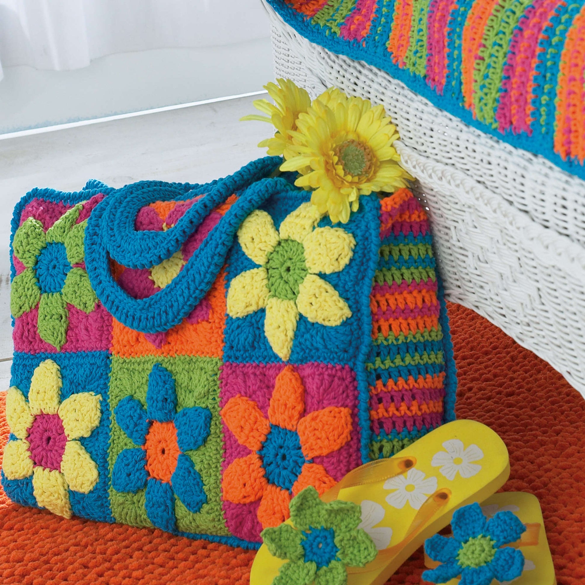 Free Bernat Crochet Flower Power Beach Bag Pattern