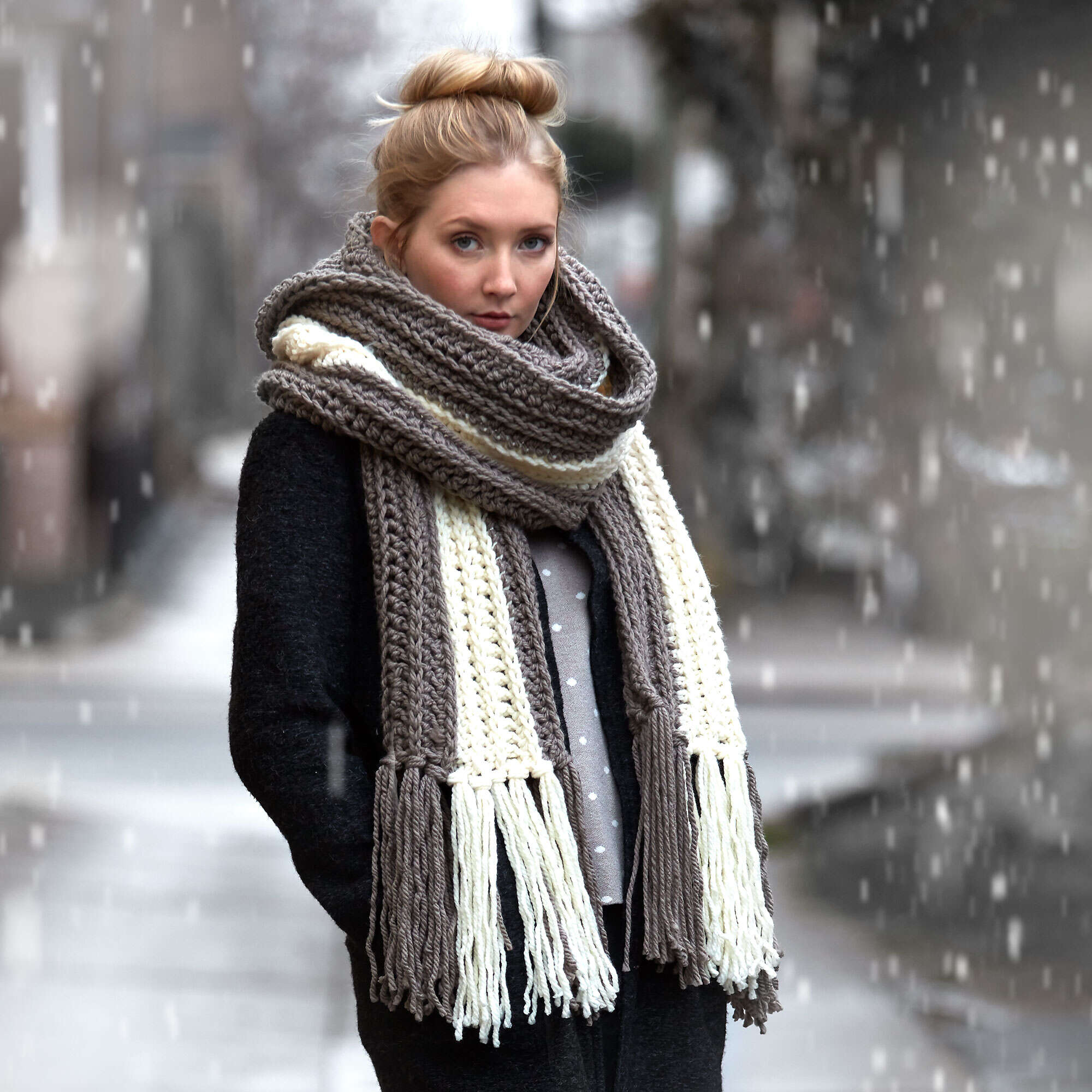 Free Easy Bernat Highline Super Scarf Crochet Pattern | Yarnspirations