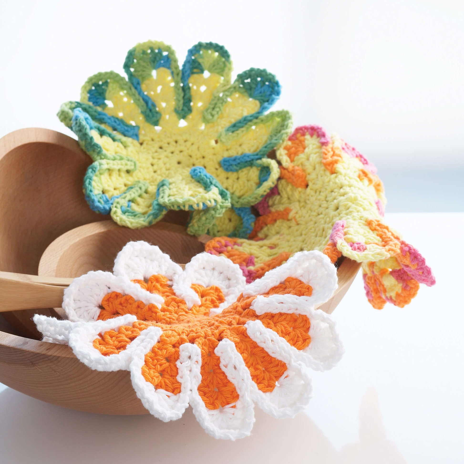 Free Bernat Chrysanthemum Dishcloth Crochet Pattern
