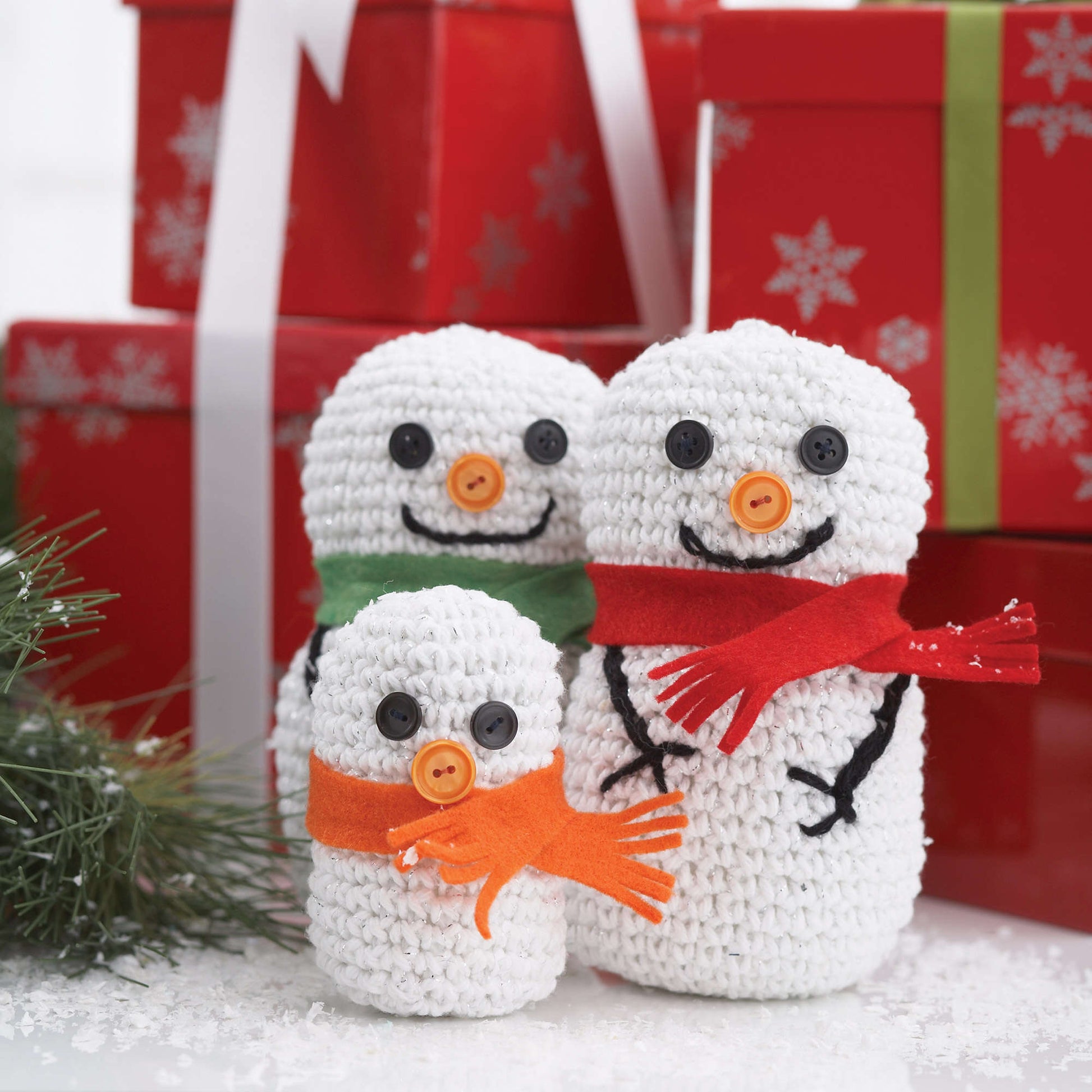 Free Bernat Snowman Family Crochet Pattern