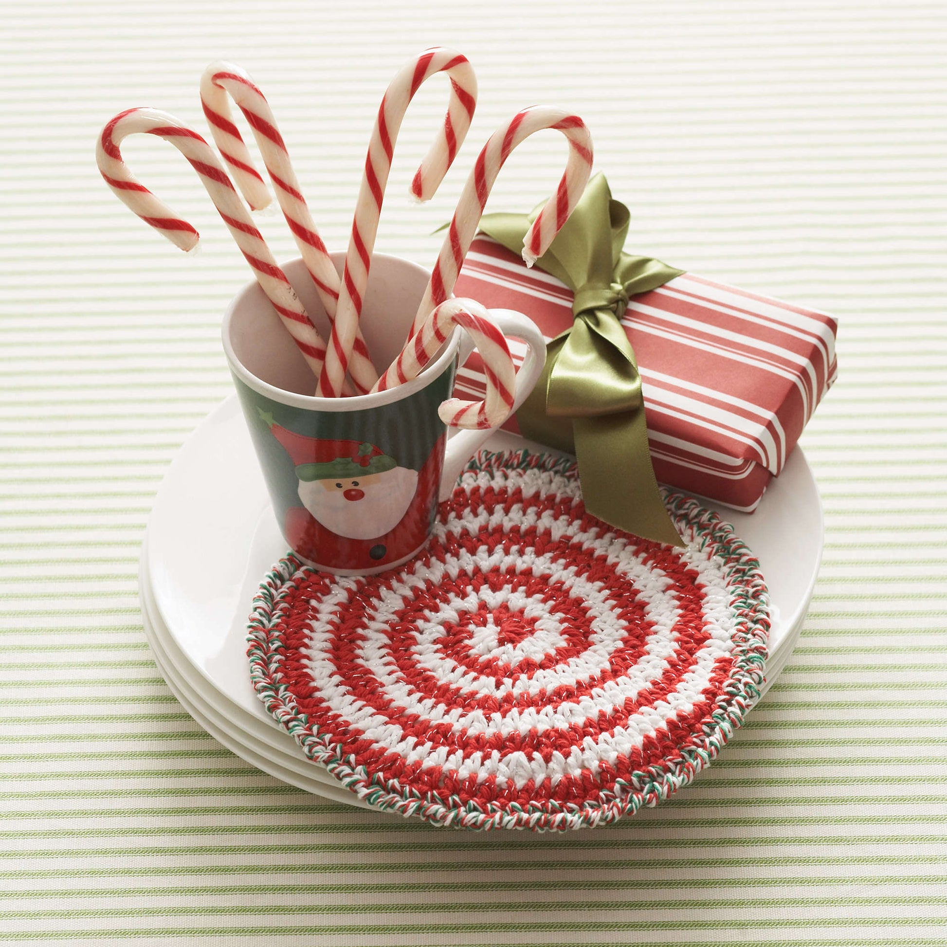 Bernat Candy Swirl Hotpad Crochet Holiday made in Bernat Handicrafter Cotton yarn