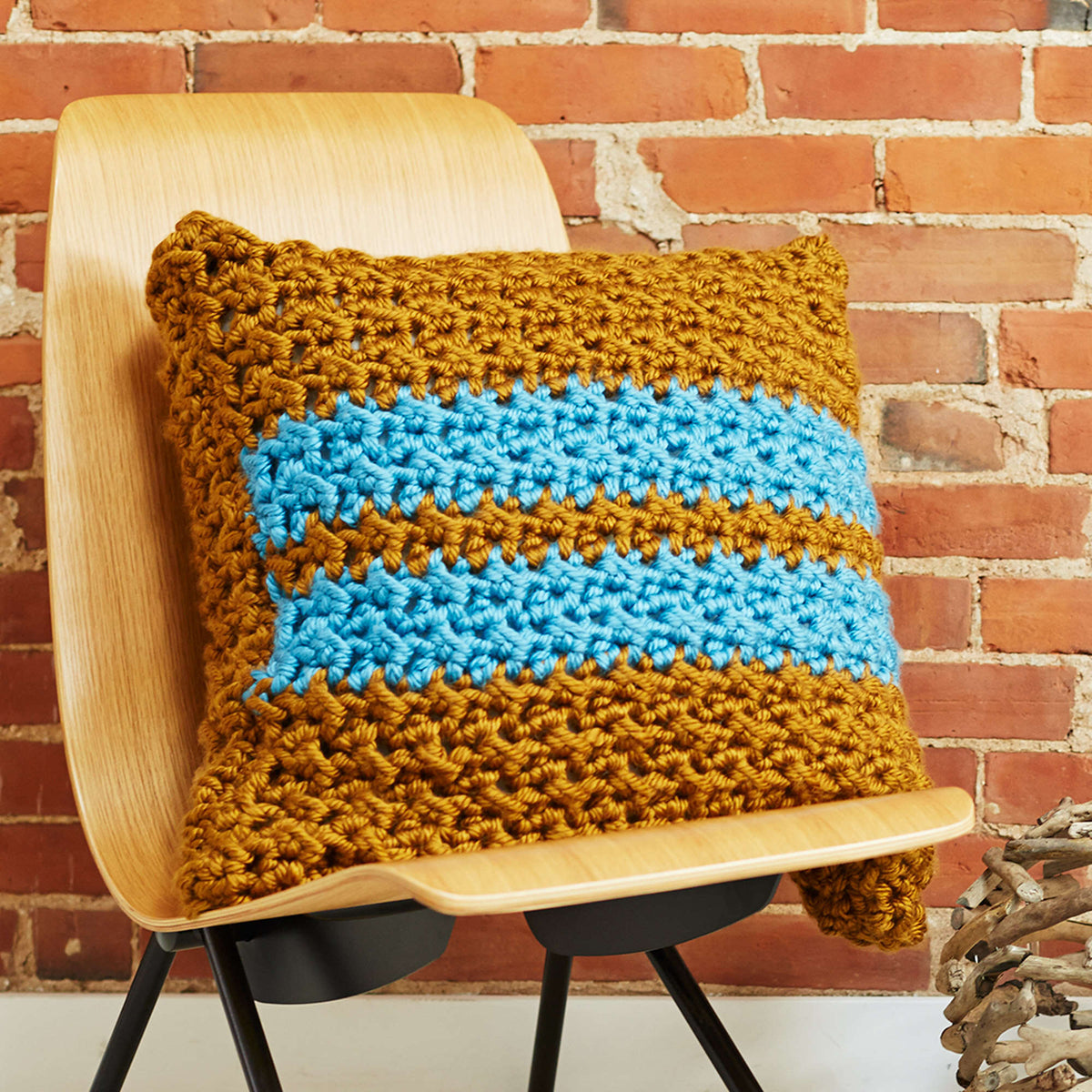 Crochet Pillow made in Bernat Mega Bulky yarn