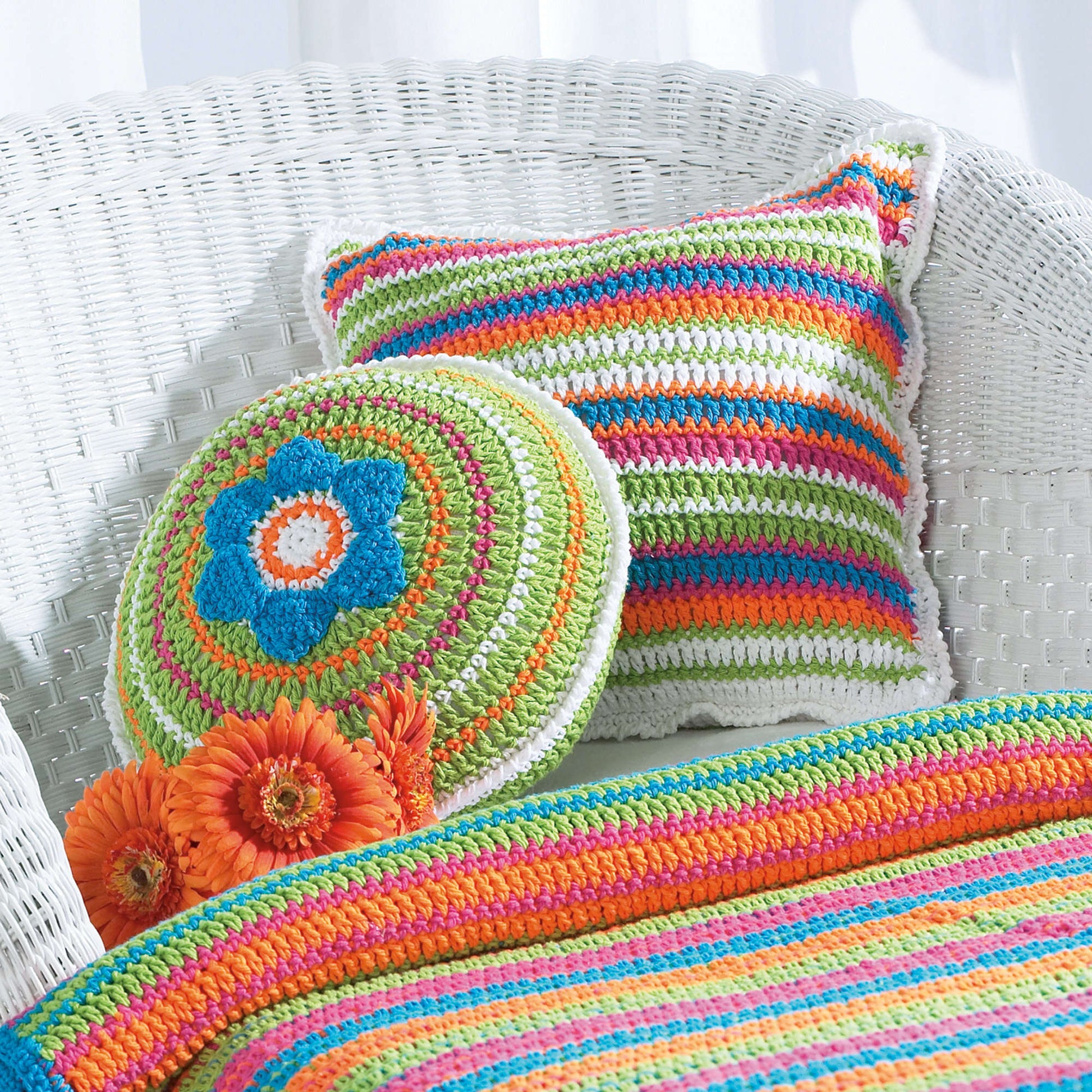 Free Bernat Patio Pillows Crochet Pattern