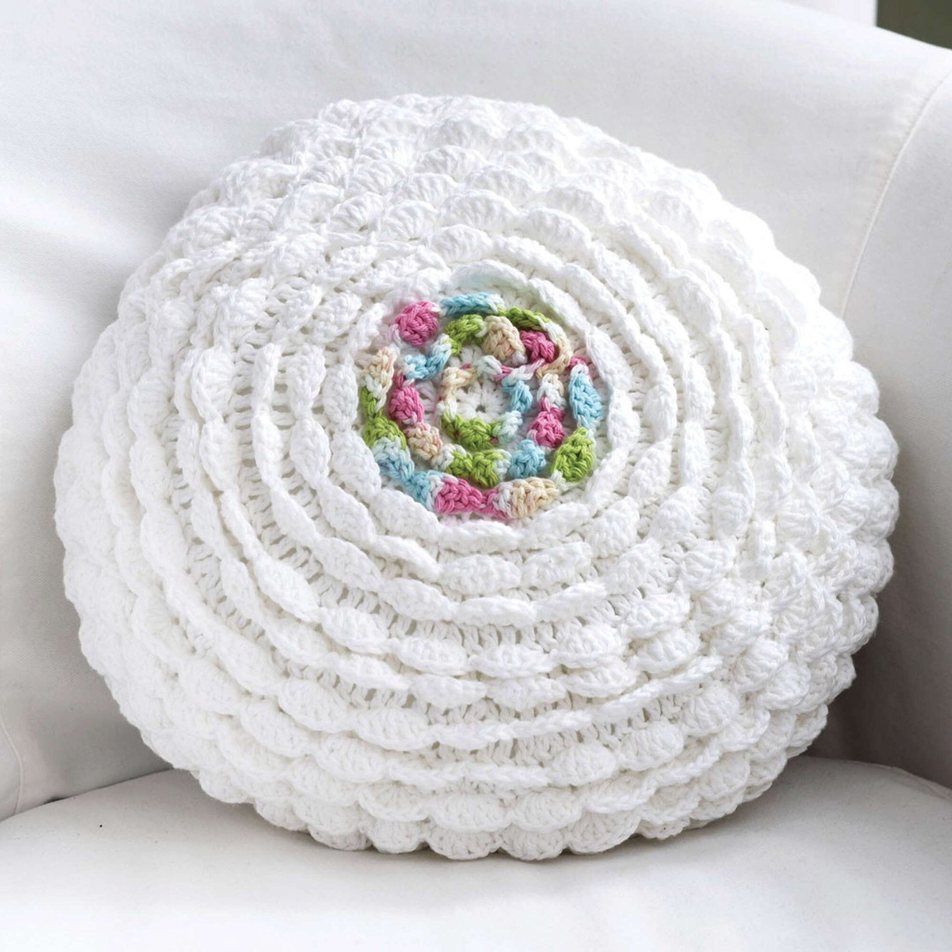 Free Bernat Ruffles Pillow Crochet Pattern