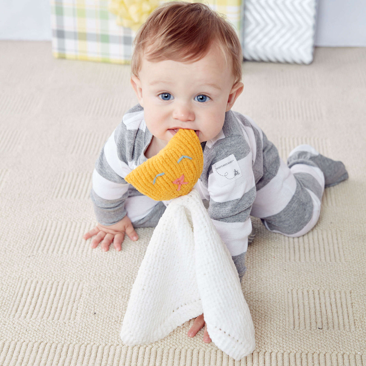 Knit Blanket made in Bernat Baby Blanket Tiny yarn