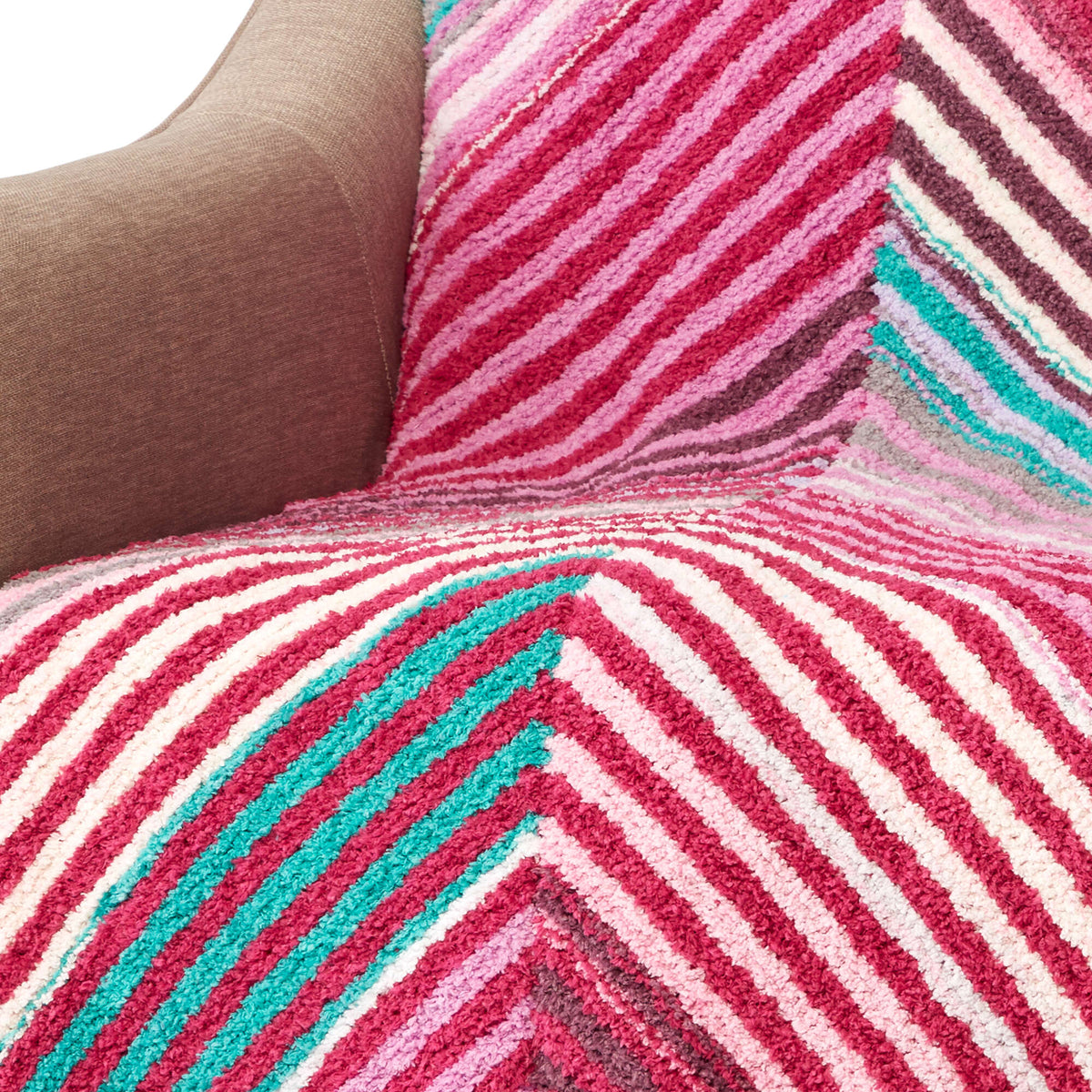 Knit Blanket made in Bernat Blanket Breezy yarn