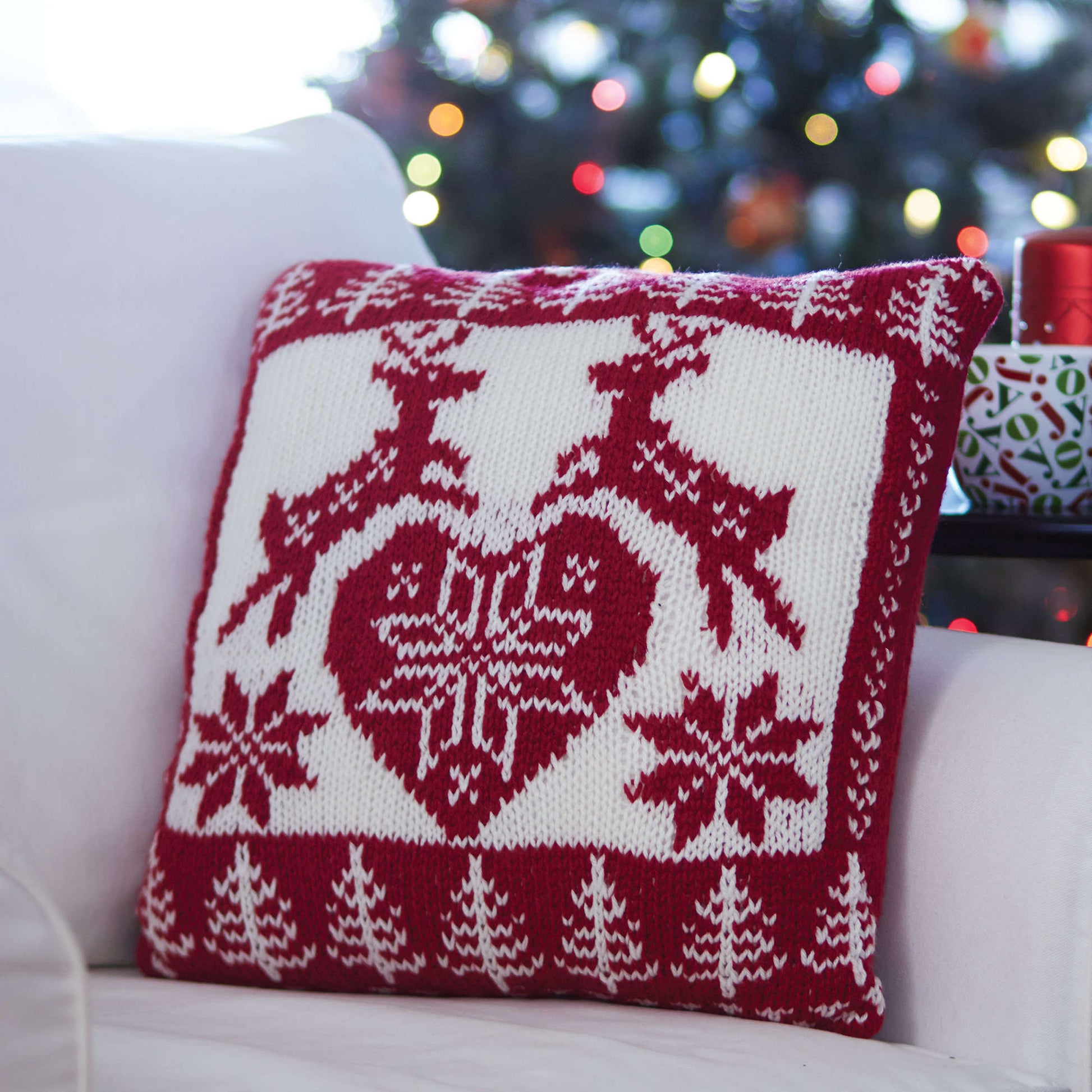 Free Bernat Knit Nordic Holiday Pillow Pattern