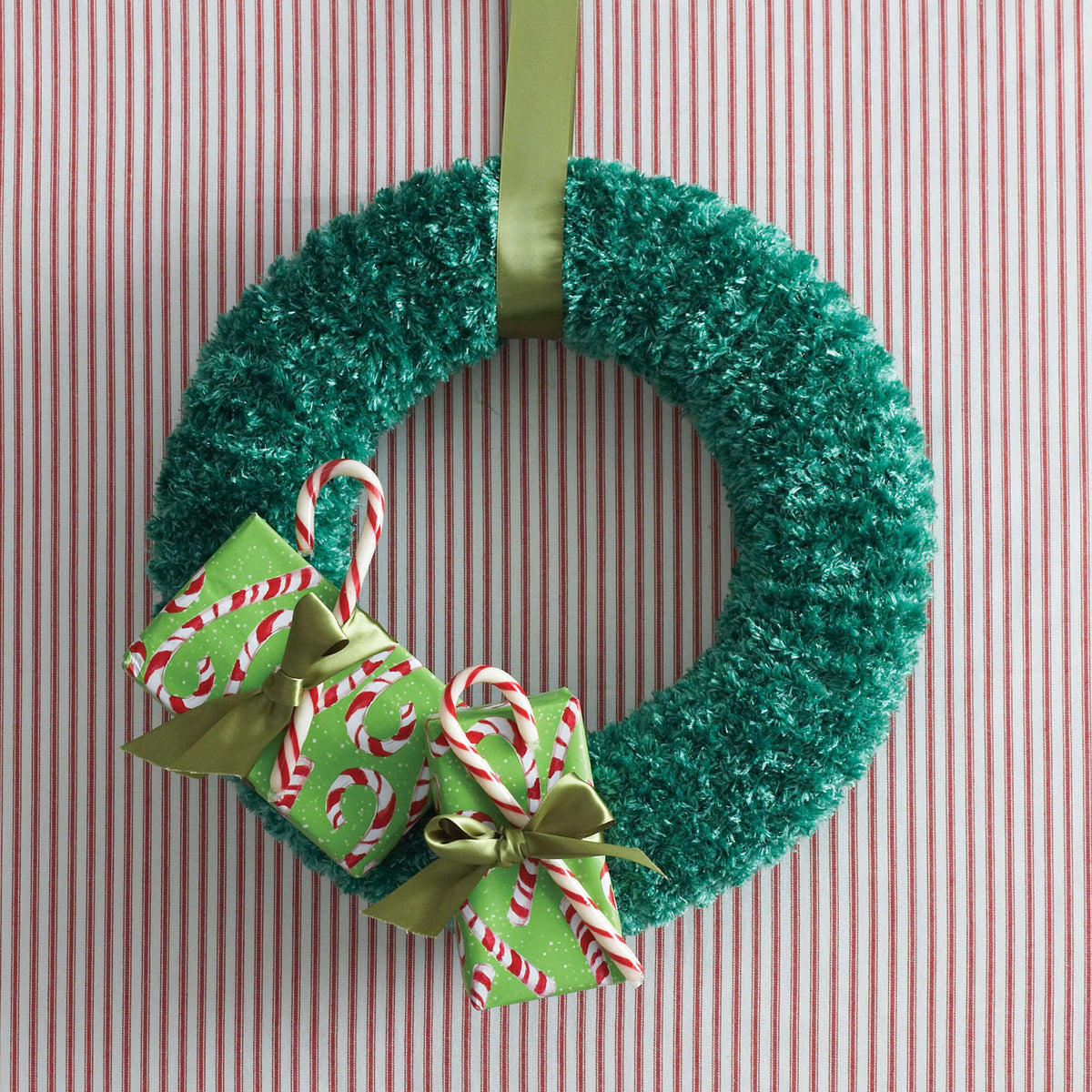 Knit Holiday made in Bernat Boa yarn