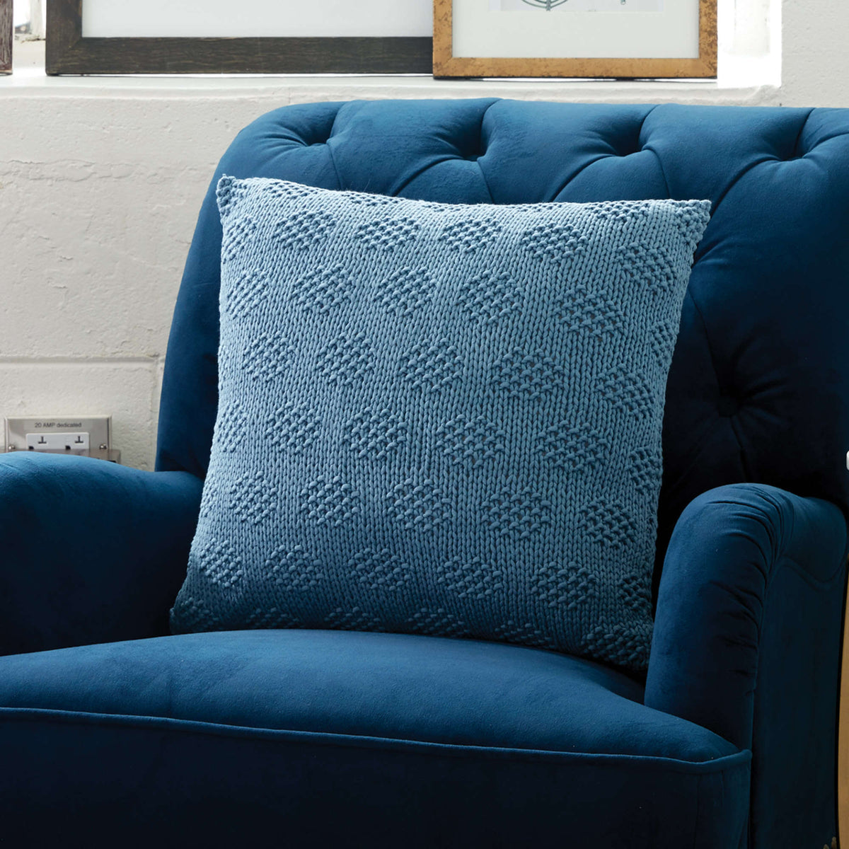 Knit Pillow made in Bernat Maker Home Dec yarn