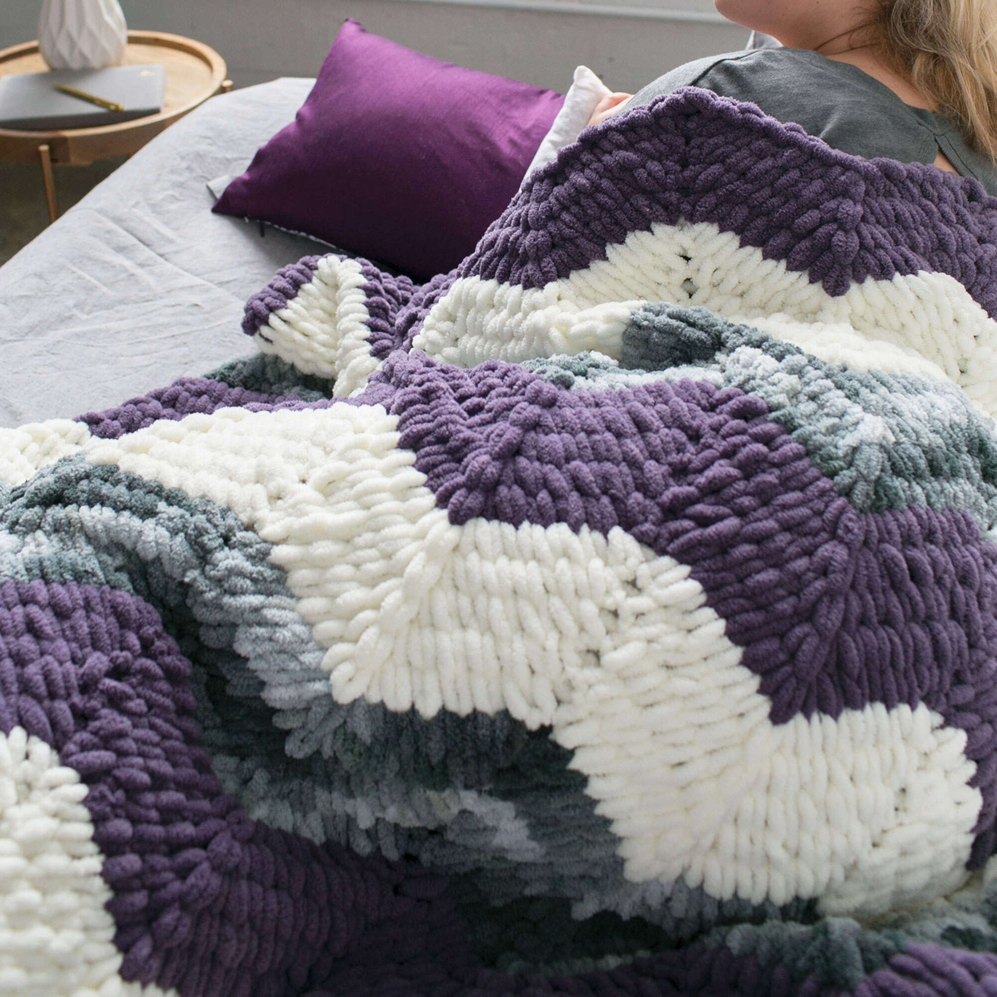 Free Bernat Alize EZ Ripple Blanket Craft Pattern | Yarnspirations